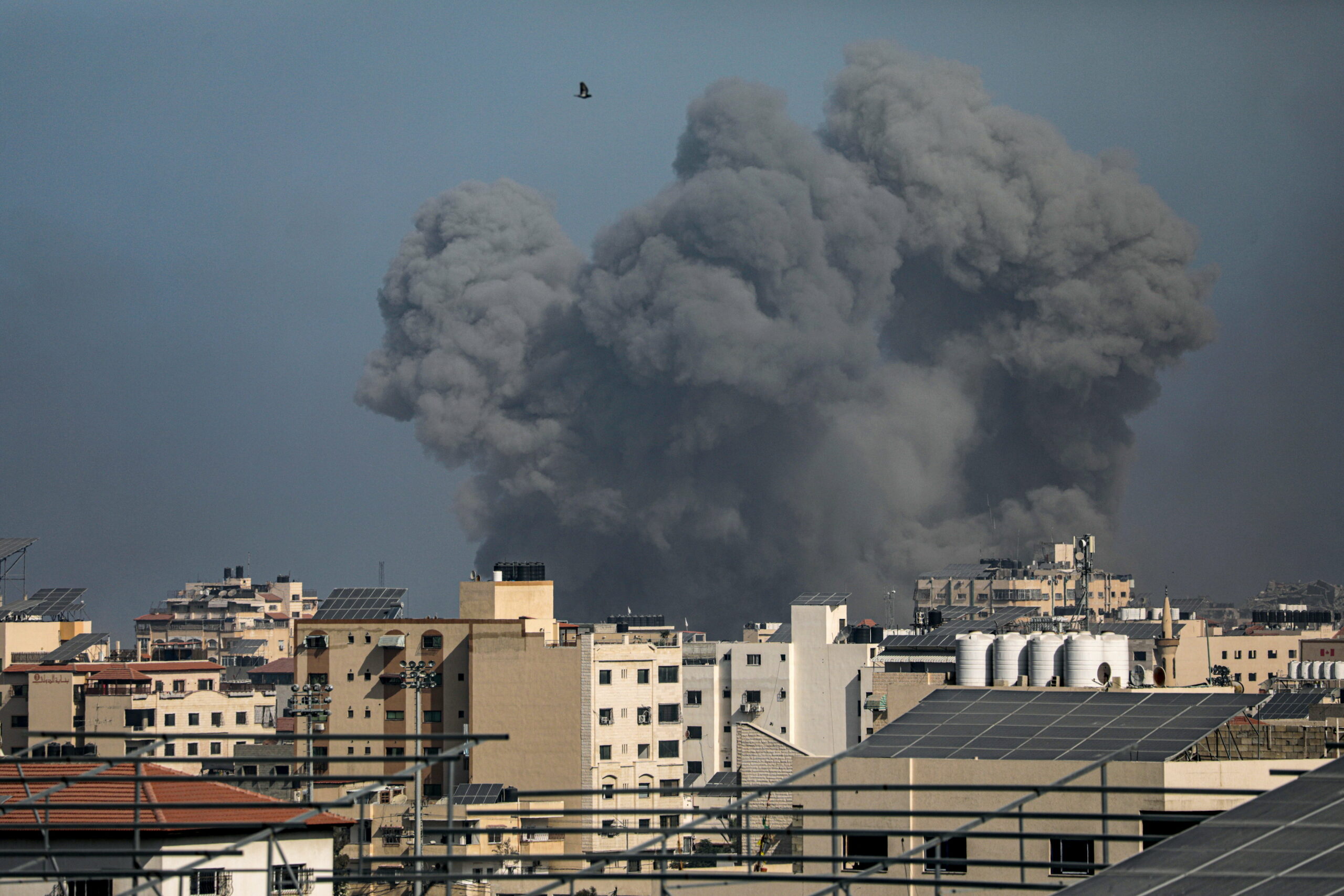 „Az izraeli titkosszolgálattól hívom. Bombázni fogjuk a környéket, ahol él. Két órája van” – vérfagyasztó figyelmeztetést kapott egy gázai fogorvos