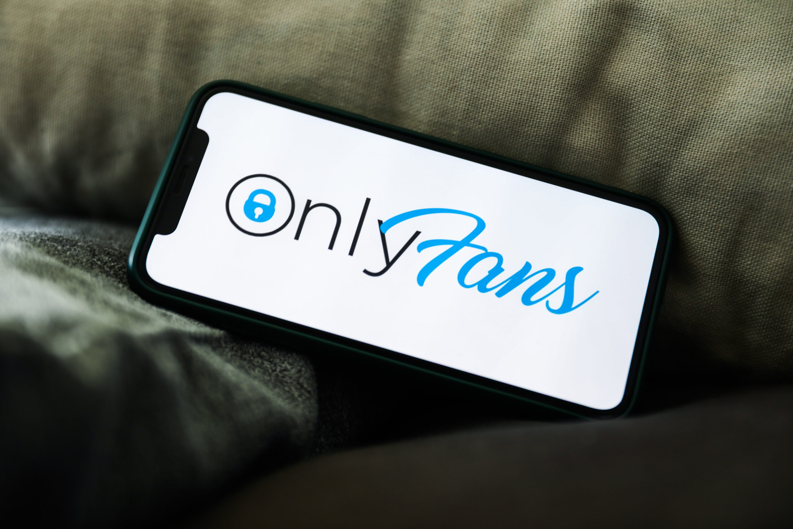 15 milliót keresett OnlyFans oldalával a magyar celeb, a NAV csapott le rá