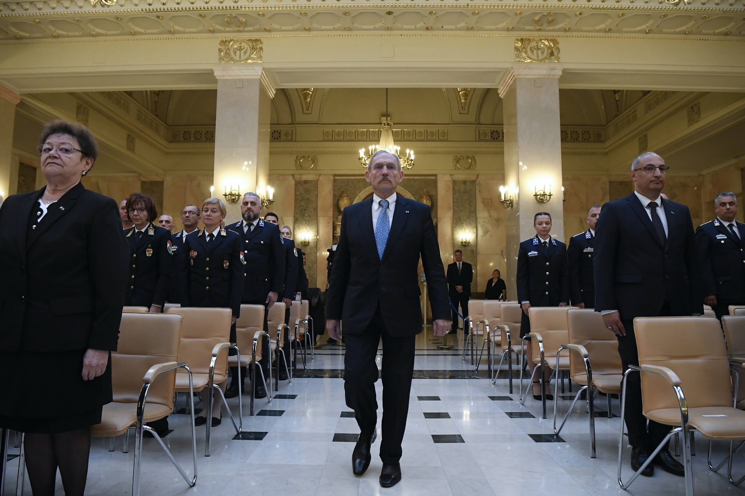 Sziréna nélküli vonulást kértek a tűzoltóktól, hogy ne zavarják Pintért Sándort