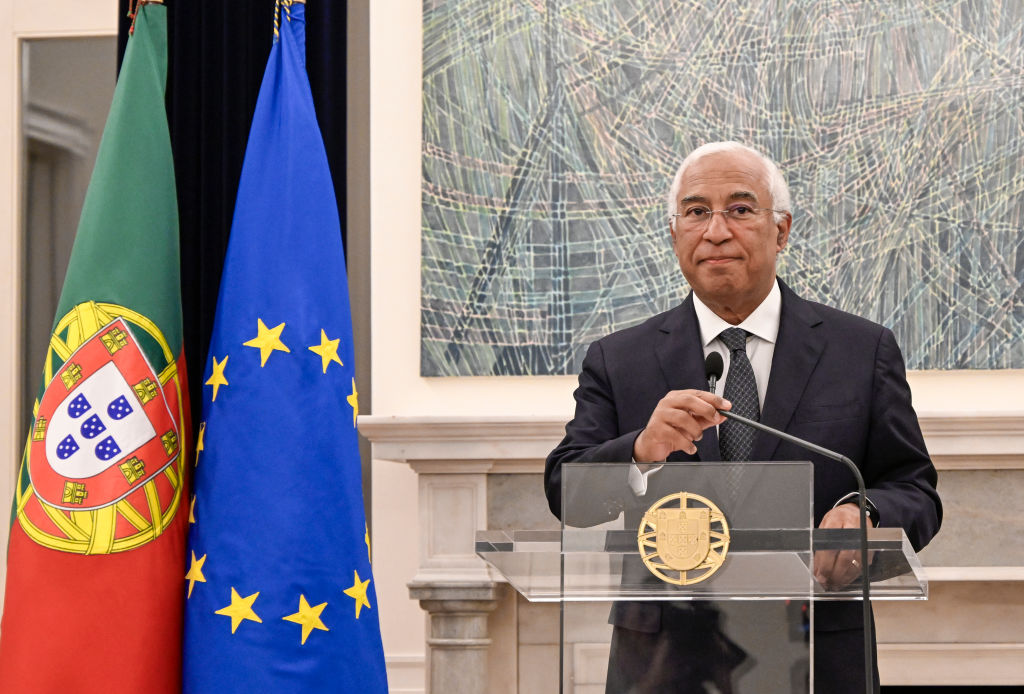 Abszurd és szánalmas: ok nélkül mondott le a portugál miniszterelnök, az ügyészségen összecserélték a nevét a gazdasági miniszterével