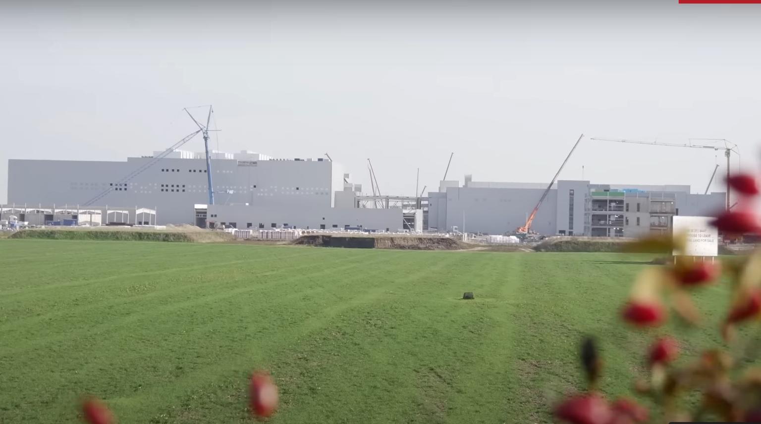 Szabad Európa: 18 munkásjáratot már törölt is az iváncsai akkumulátorgyár