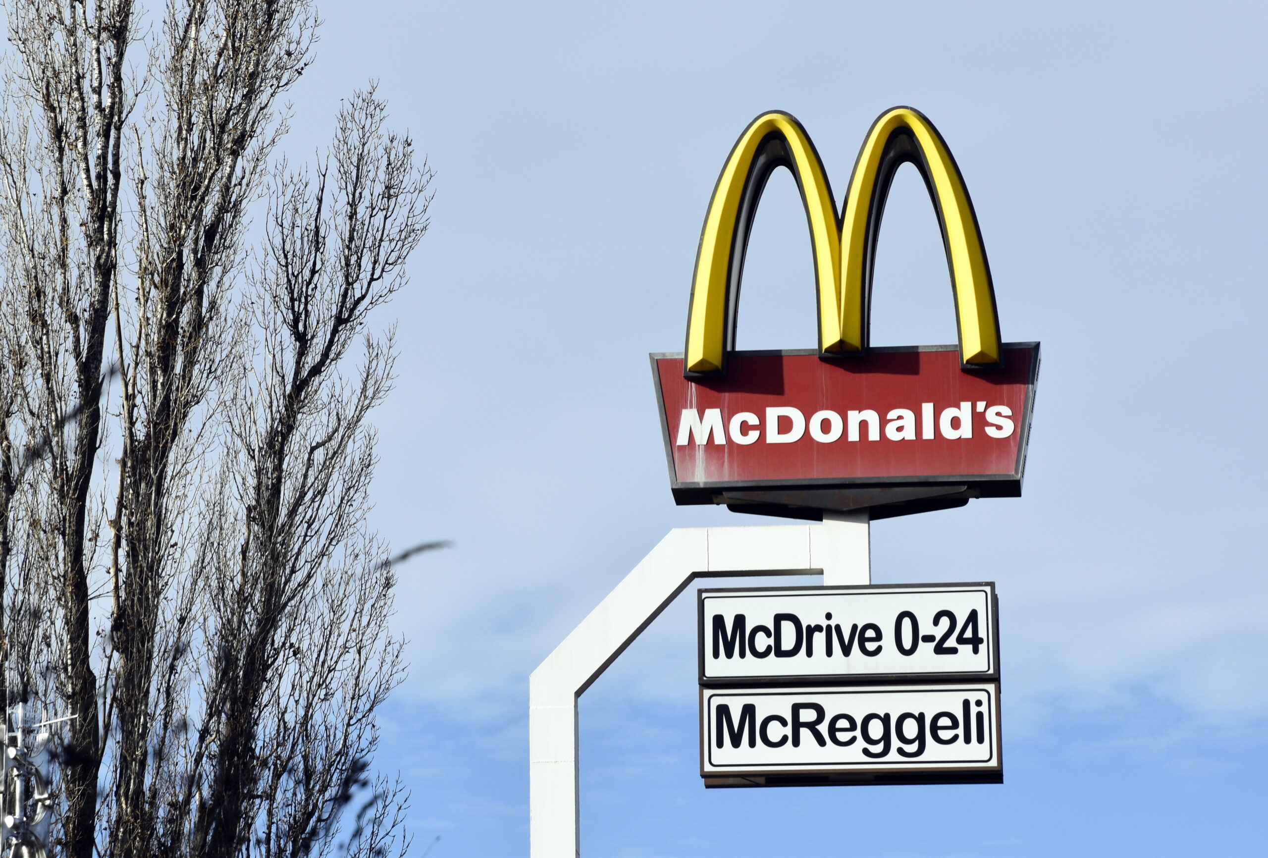 Megdöbbentek a rajongók, mikor kiderült, miből készül a McDonald's édes-savanyú szósza