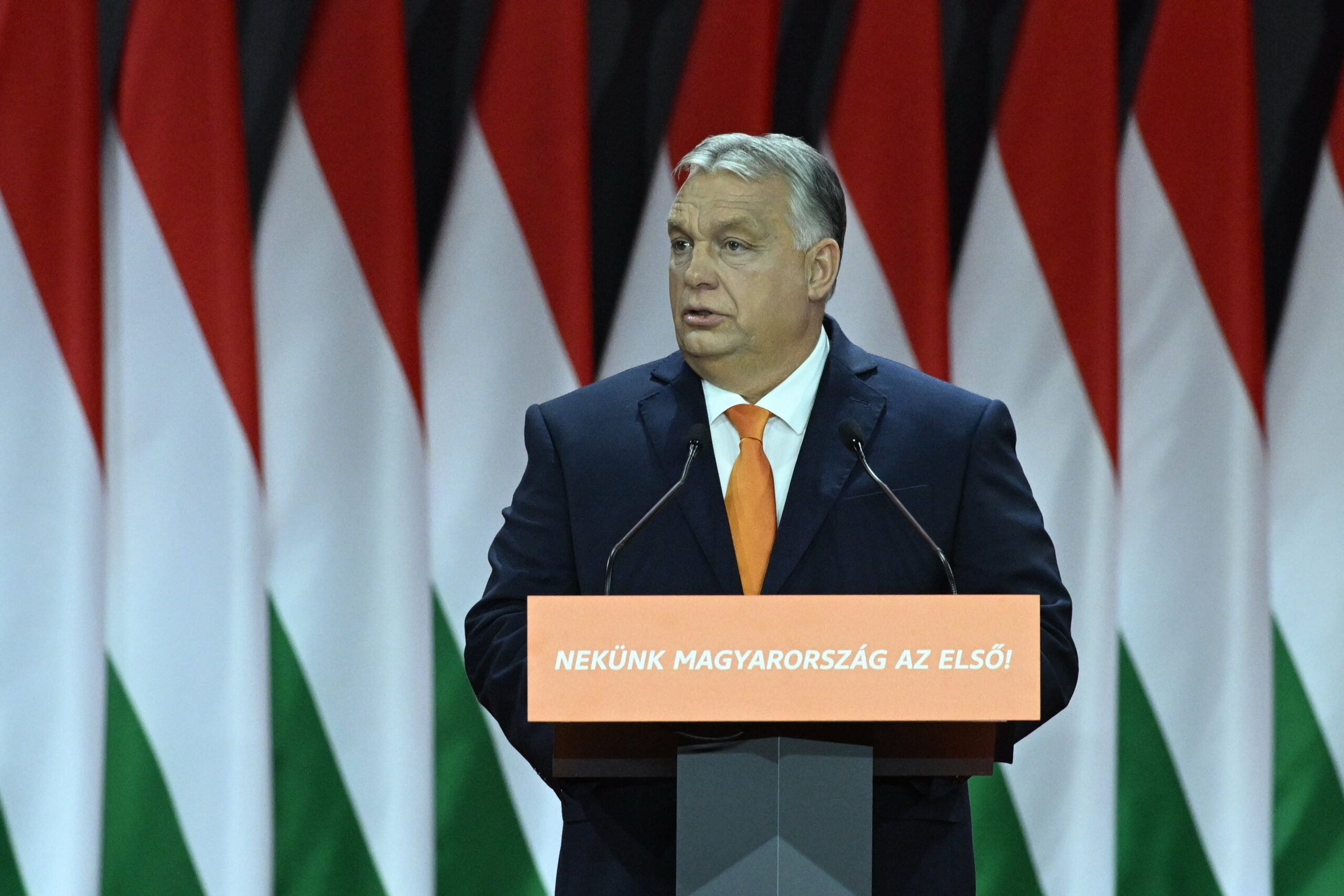 „Nem akarunk Sorosék adósrabszolgái, nem akarunk bandaháborúk övezete és migránsgettók világa lenni” – újraválasztották Orbán Viktort a Fidesz elnökének