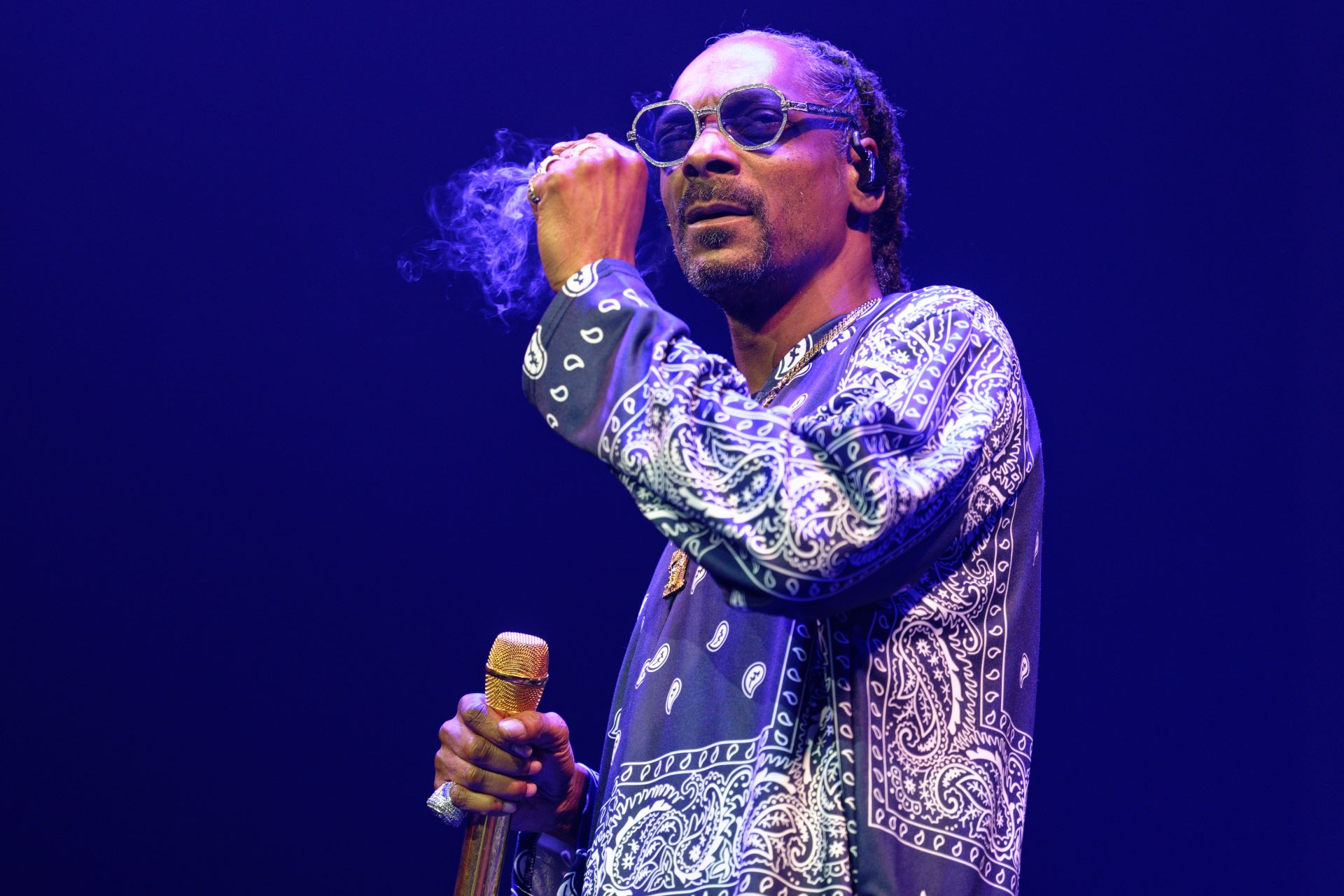 Snoop Dogg mégsem áll le a szívással, mindenkit átvert