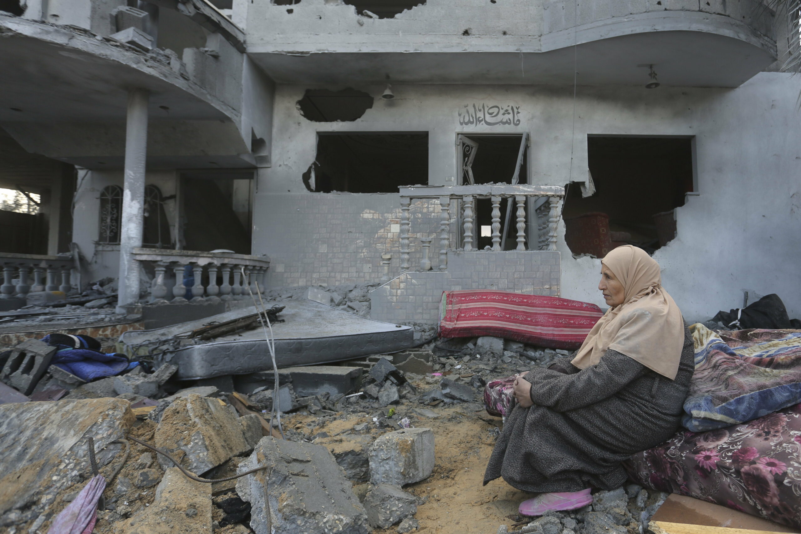 Körülbelül 100 Hamász-fegyverest látott orvosi ruhába öltözve az es-Sifá Kórházban egy kihallgatott fogoly