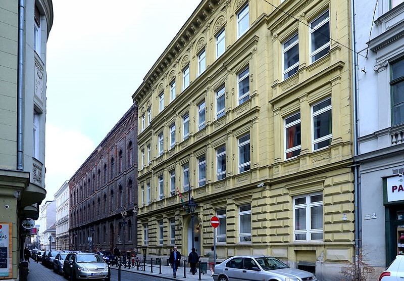 Megrázó részletek: Búcsúlevelet hagyott a gimnázium harmadik emeletéről lezuhant budapesti diák