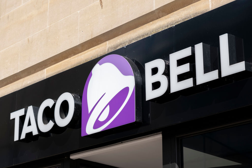 Egy volt alkalmazott beperelte a Taco Bellt, miután „orgiának volt tanúja” egy botrányos karácsonyi partin