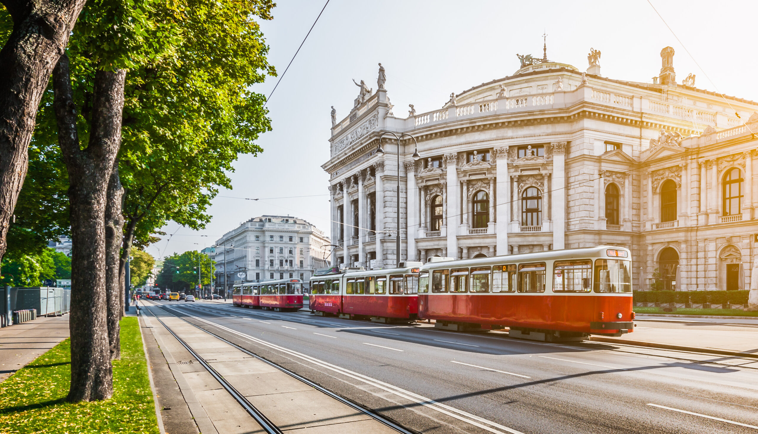 Hatalmas bérekkel csábítják a magyar dolgozókat – ennyi az éves átlagbér Ausztriában