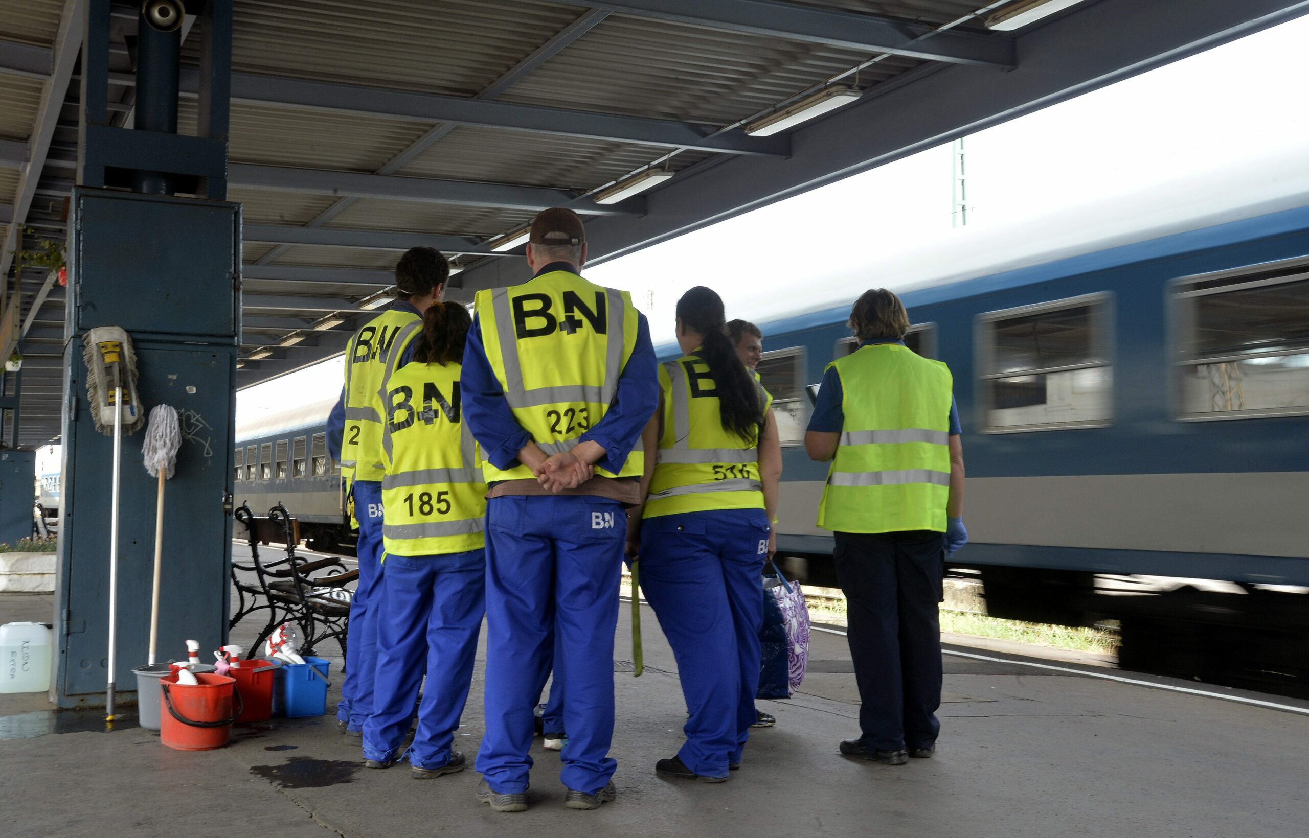 Kórházakban terjeszkedik tovább a NER-közeli takarítócég, tömegesen vehetik át a dolgozókat