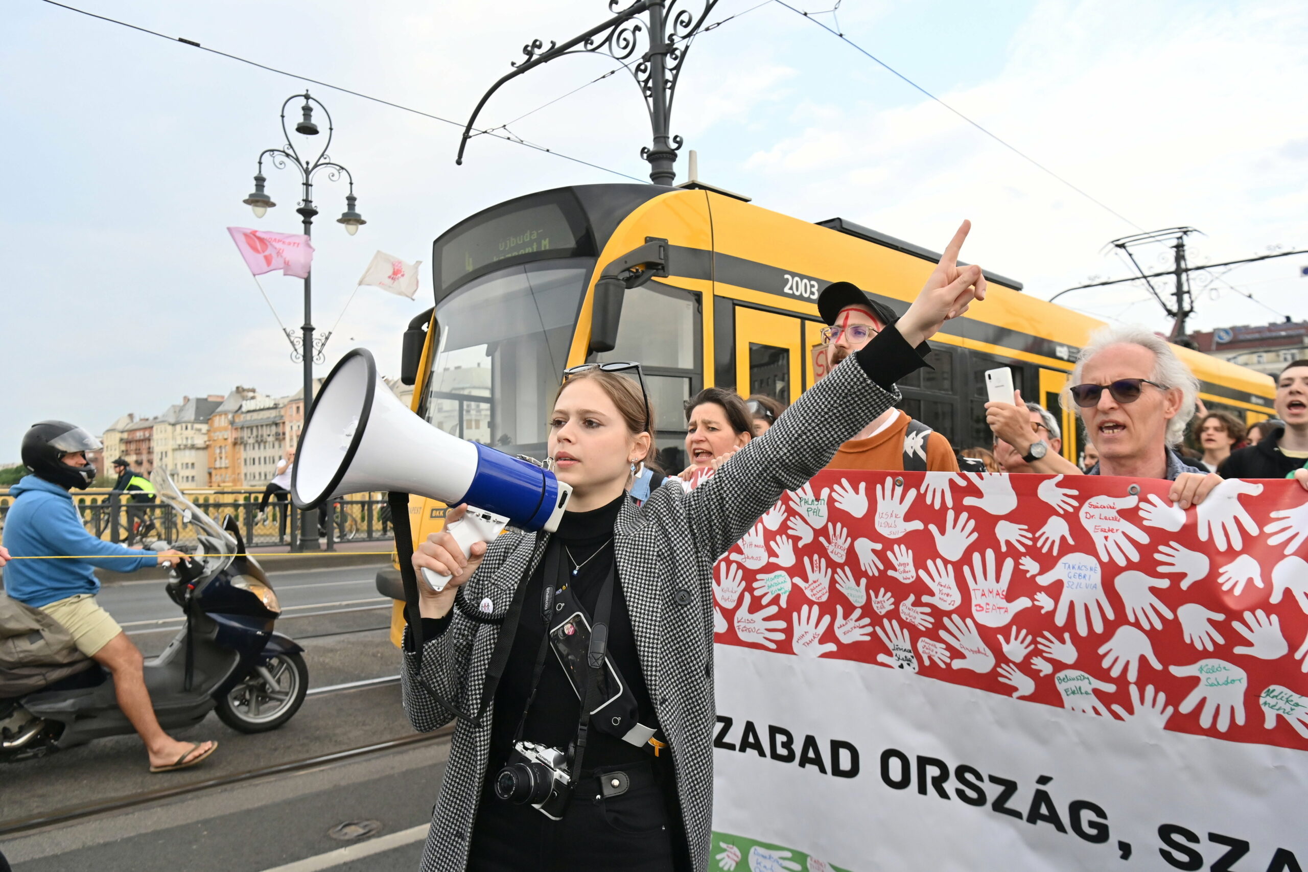 100-ból 6 magyar fiatal maradna csak Magyarországon, több mint a felük inkább kivándorolna