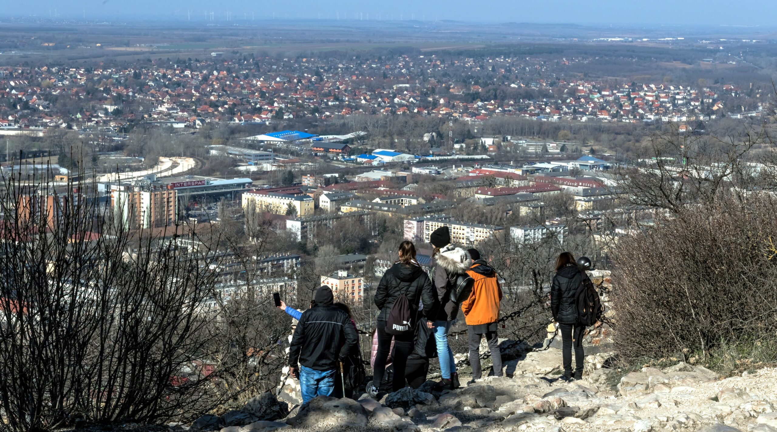 Kínos: még a helyi fideszes képviselők sem támogatták, hogy akkugyár épüljön Tatabányán