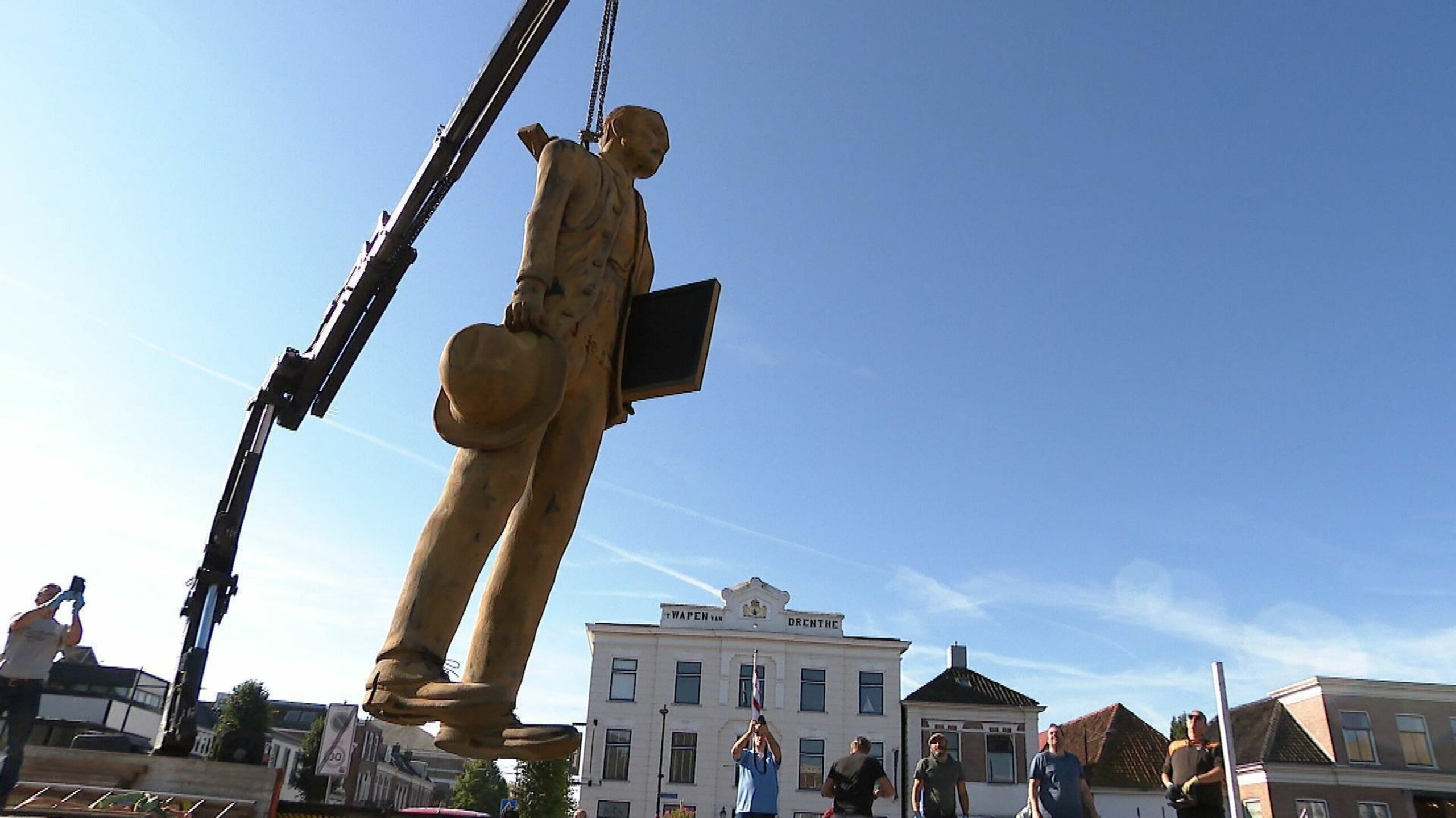 Elloptak egy négy méter magas és 1000 kilogrammos Van Gogh-szobrot Hollandiában