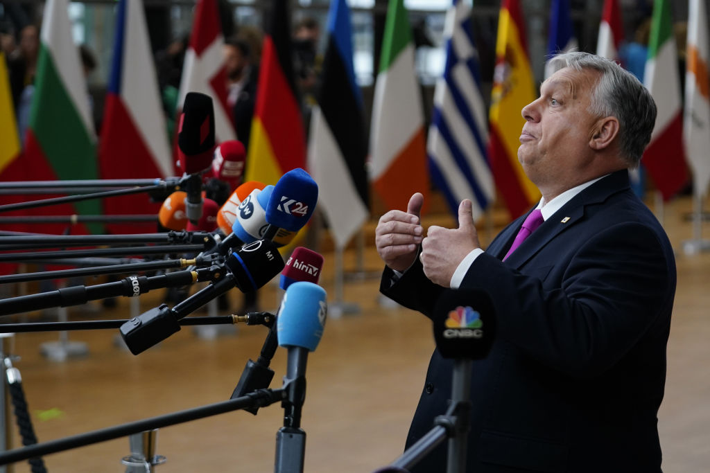 Megkerüli Orbán Viktort az EU, más módon érkezhet Ukrajnának a támogatás