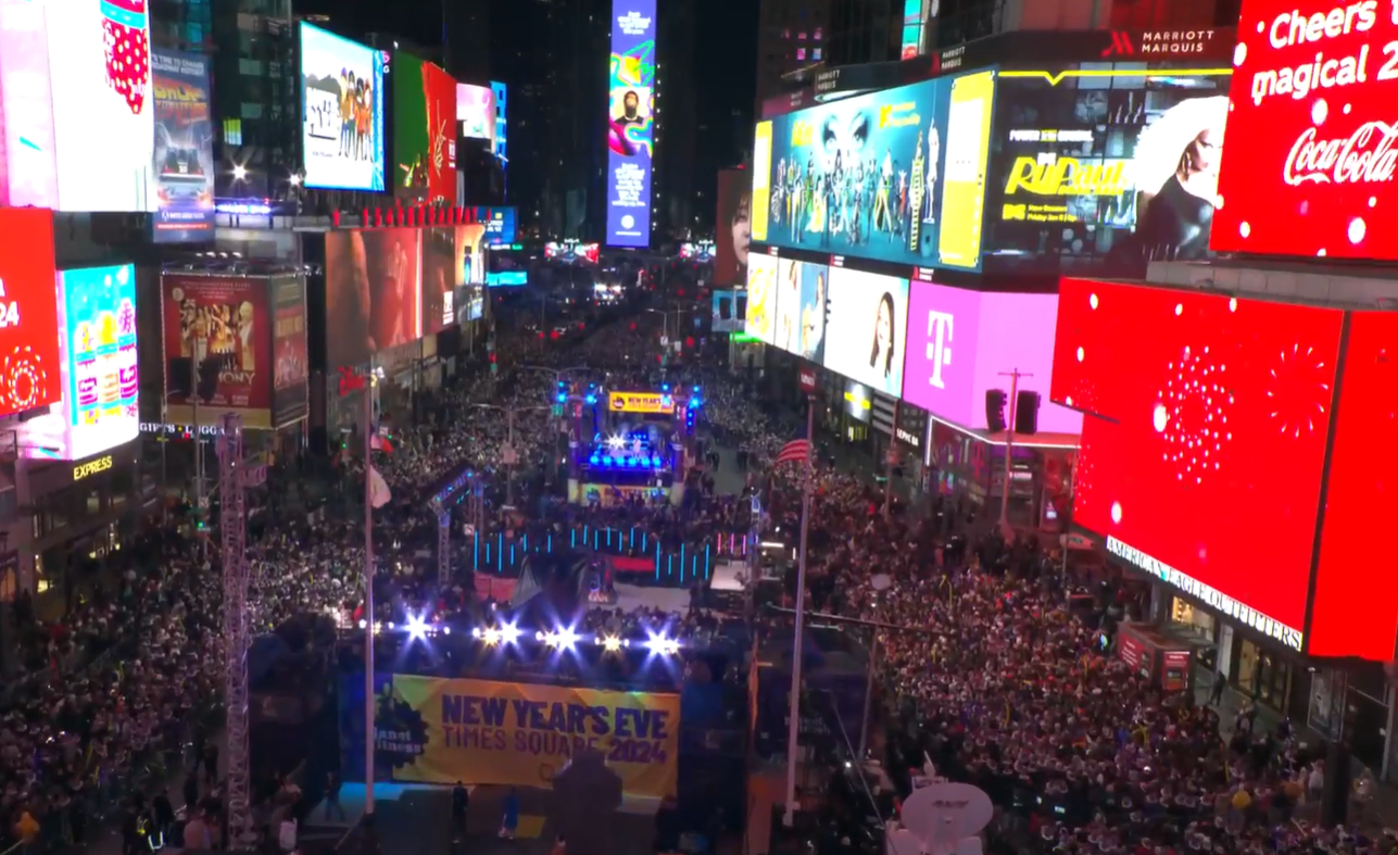 A Times Square-n szilveszterező tömegbe hajtott egy autós, többen súlyosan megsérültek