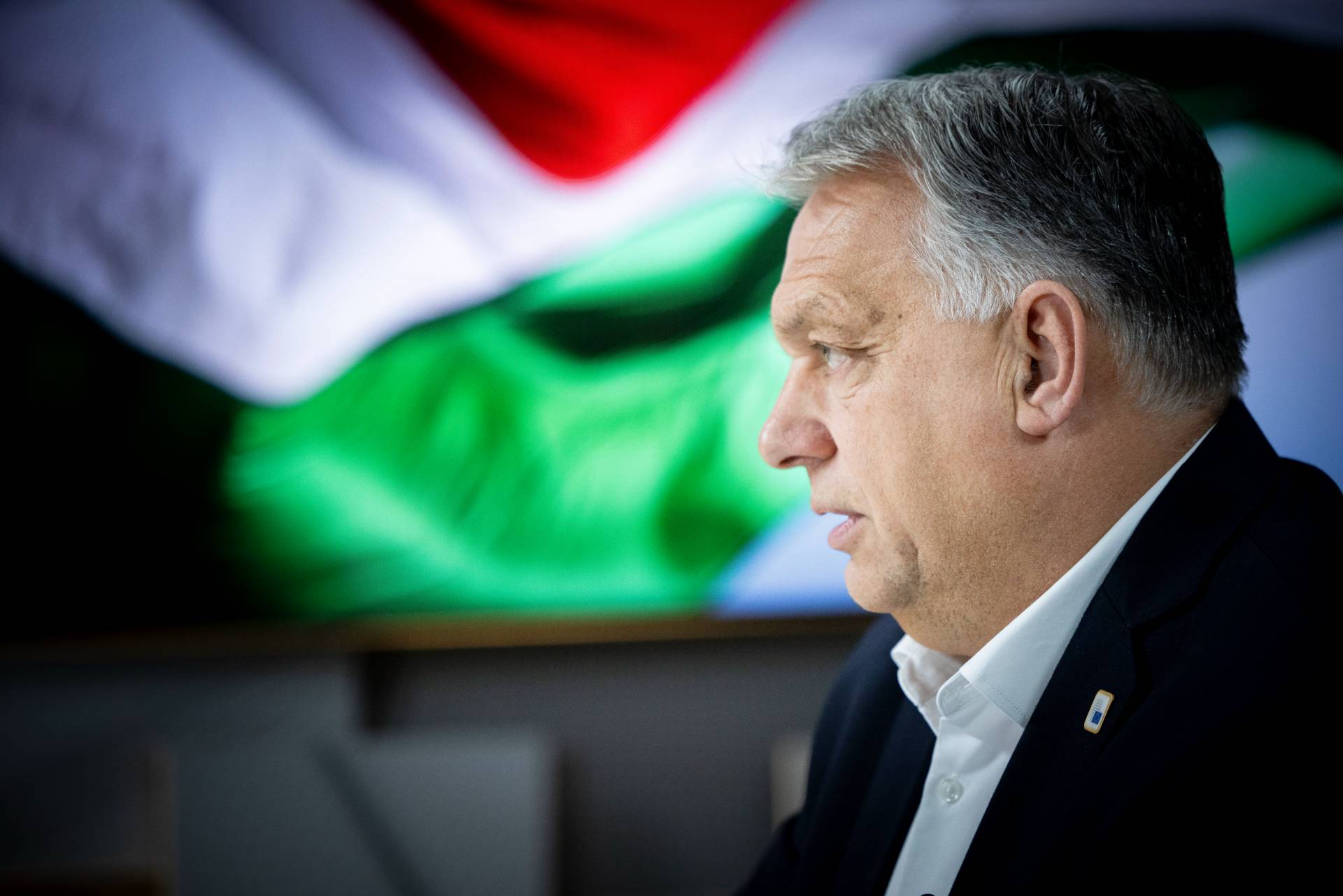 Orbán Viktorral riogat az amerikai republikánusok egy csoportja a választási kampányban