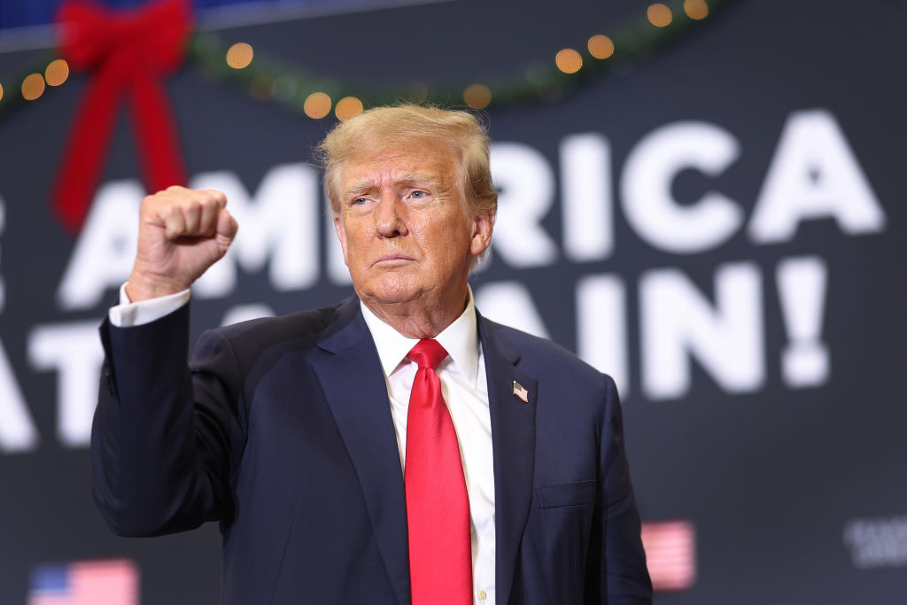 Majdnem 17 ezer COVID-beteg halálát okozhatta a gyógyszer, amit Donald Trump csodaszernek kiáltott ki