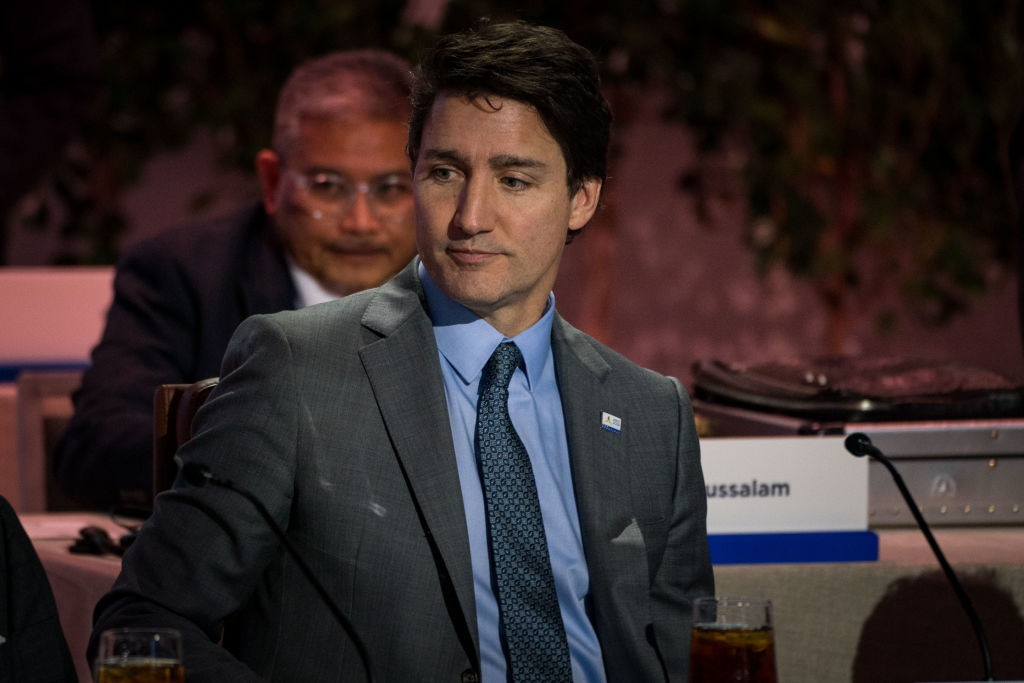 Megint tönkrement egy repülőgép Justin Trudeau alatt, a kanadai kormányfő késve ér vissza a nyaralásból