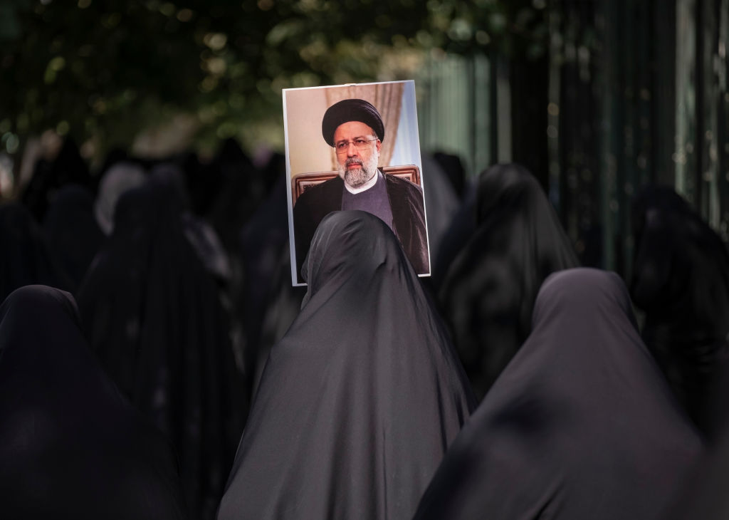 74 korbácsütést kapott, mert nem viselt fejkendőt egy nő Iránban – újabb tiltakozások lesznek?