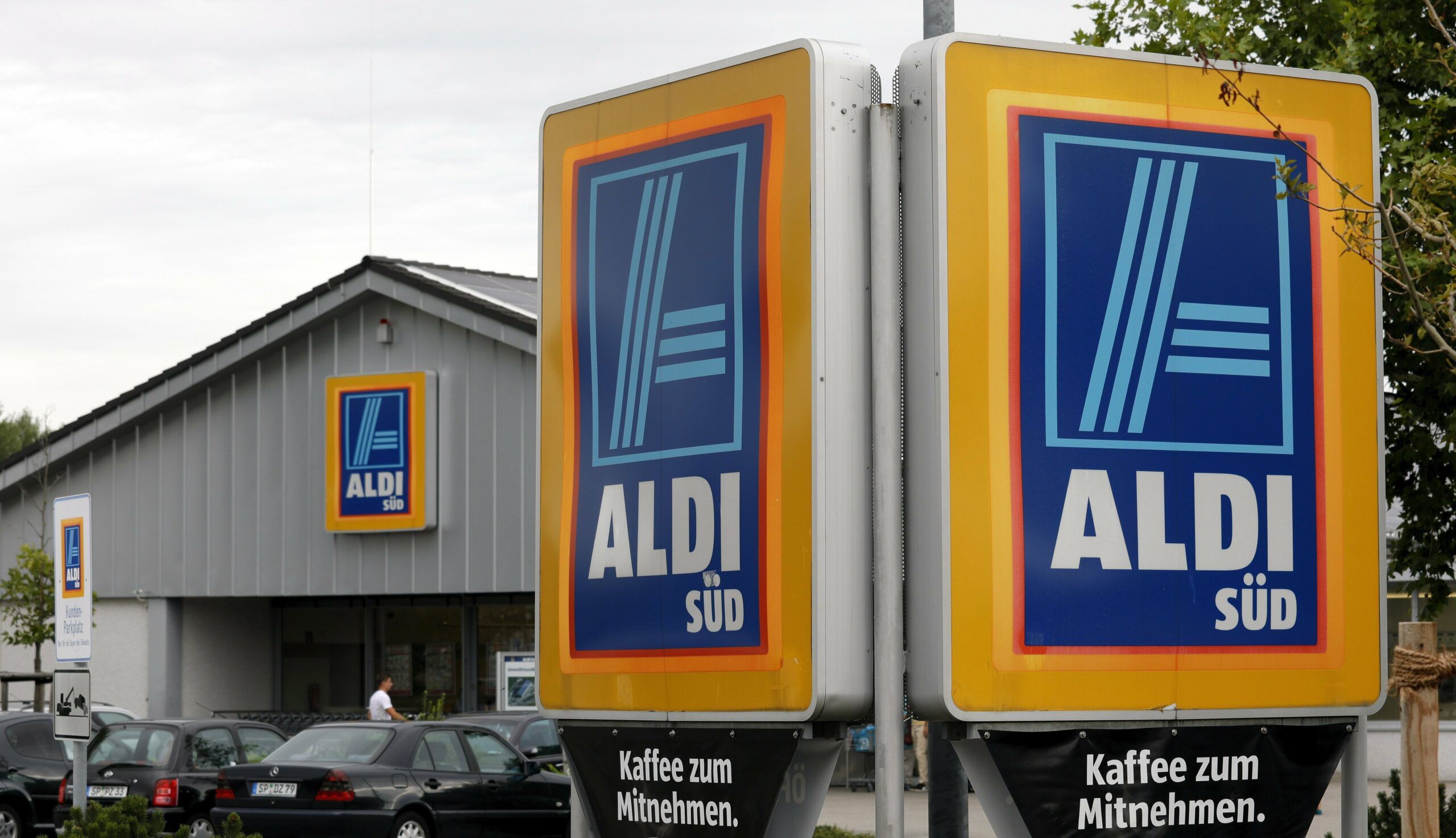 Lelőtték az Aldi egyik pénztárosát a többi vevő szeme láttára Németországban – a támadó magával is végzett