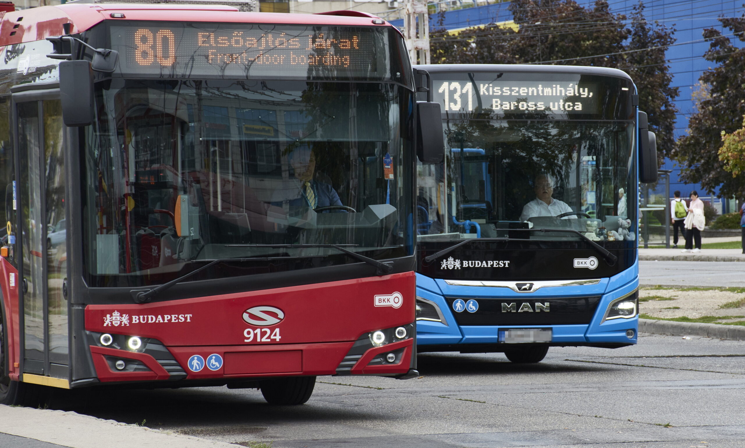 Este 8 óra után már csak az első ajtón lehet majd felszállni a budapesti buszokra és trolikra