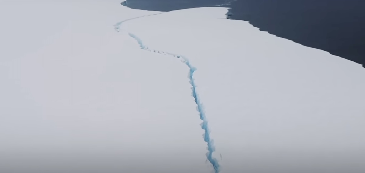 Aggódnak a tudósok, gyorsan olvad az Antarktiszról leszakadt hatalmas jéghegy