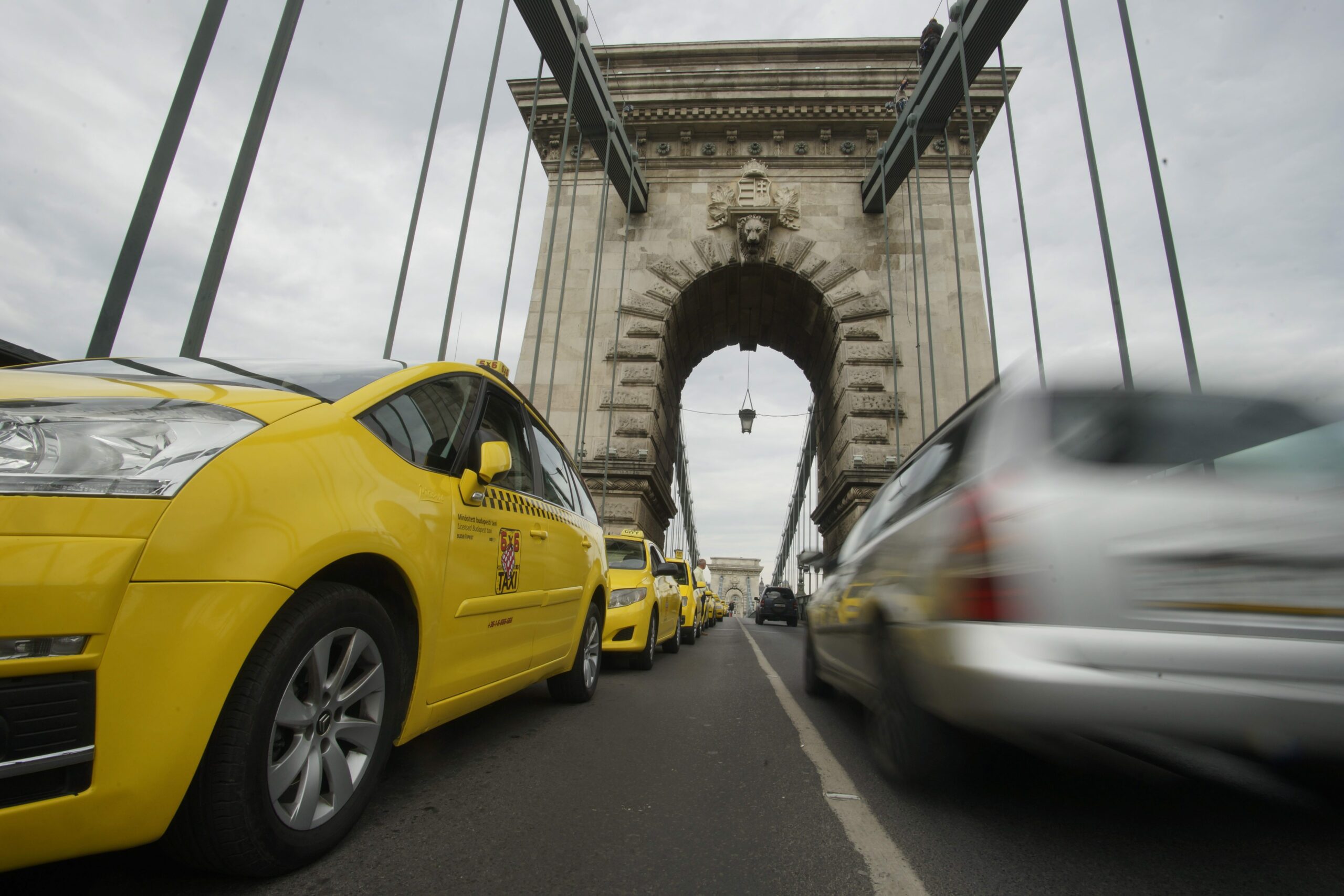 Egy kétperces útért 40 ezer forintot kért a budapesti taxis