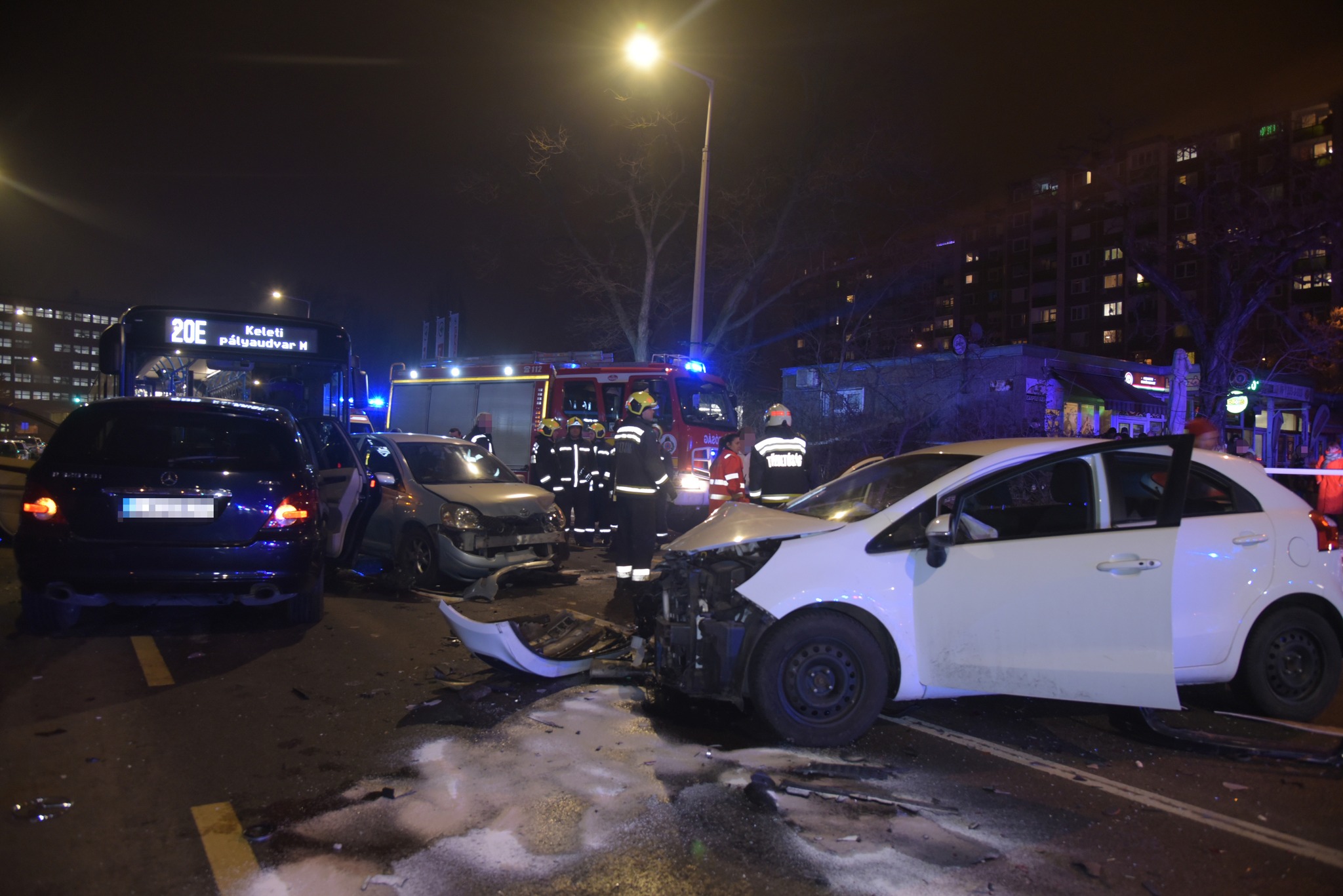Újpesti tömegbaleset: Körözi a rendőrség a tragédiát okozó autóst