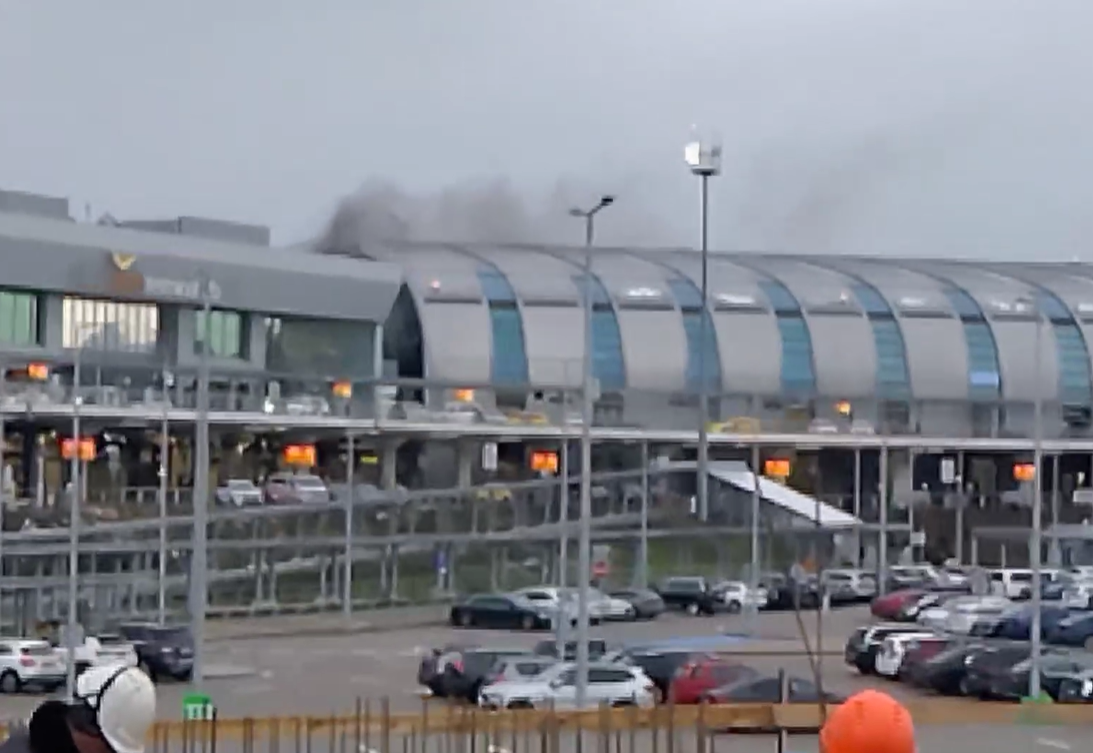 Videó: Tűz ütött ki a ferihegyi repülőtéren, a terület egy részét átmenetileg kiürítették