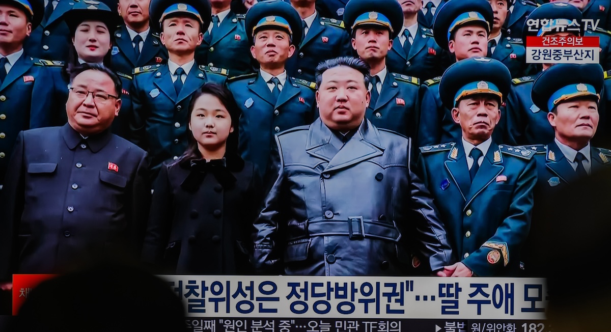 „Őrült módon zajlanak a nukleáris hadgyakorlatok” – Észak-Korea tovább fenyegetőzik, idén már harmadszor lőttek ki rakétákat