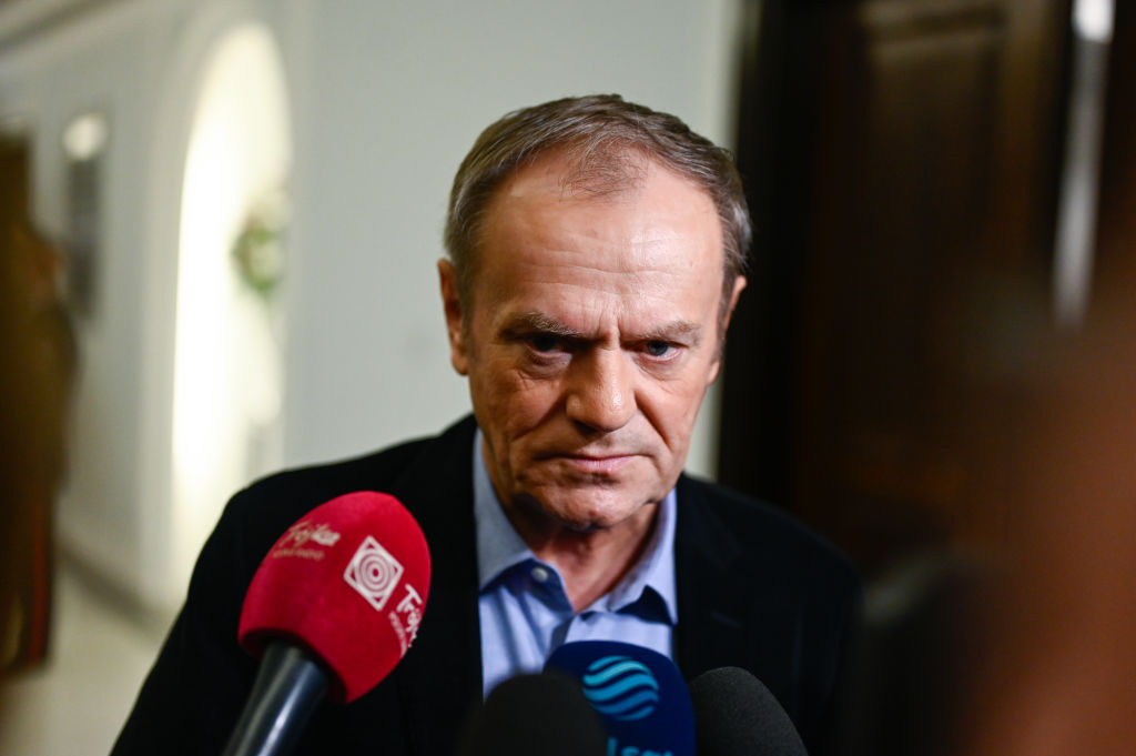 Kemény szavak: Donald Tusk szerint Orbán Viktor lesz a felelős Ukrajna bukásáért, ha nem fejezi be a játékát