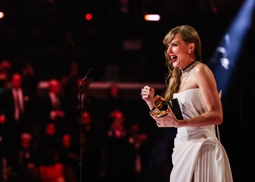 Taylor Swift mindent vitt a Grammy-díjátadón! Itt vannak az idei nyertesek