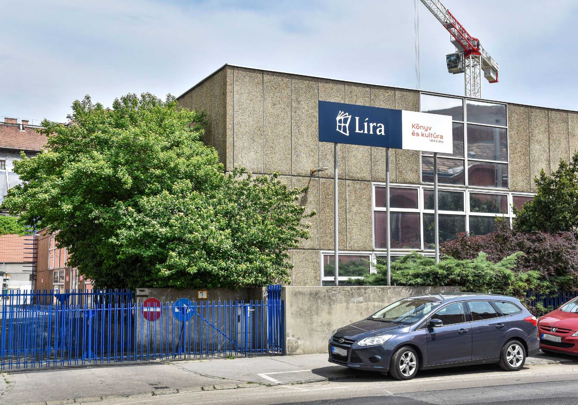 Megúszta a Líra a 12 milliós büntetést a melegellenes könyvfóliázás ügyében – egy vesszőn múlt minden