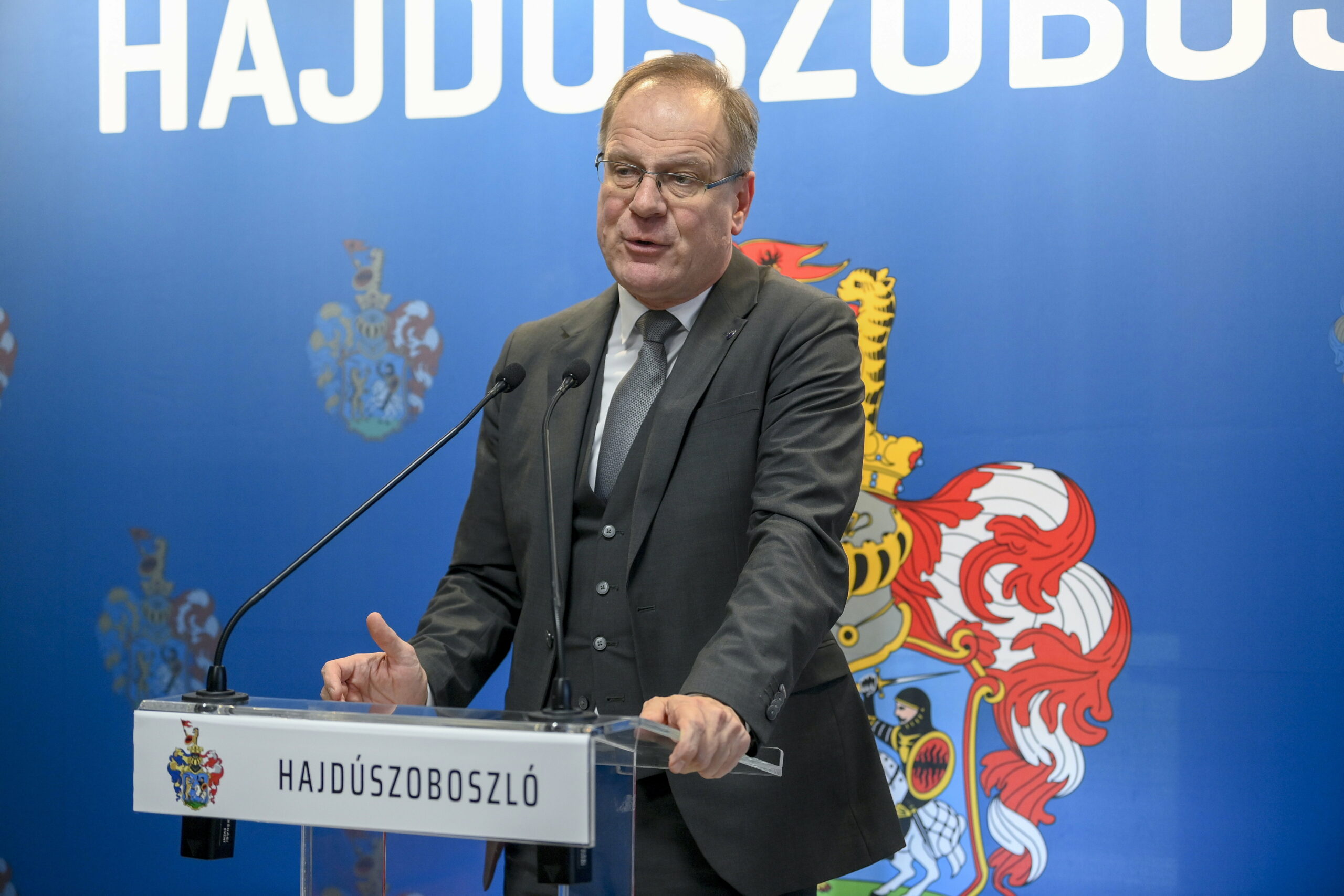 Navracsics Tibor van az első helyen a Novák Katalin utódját kereső közvéleménykutatásban