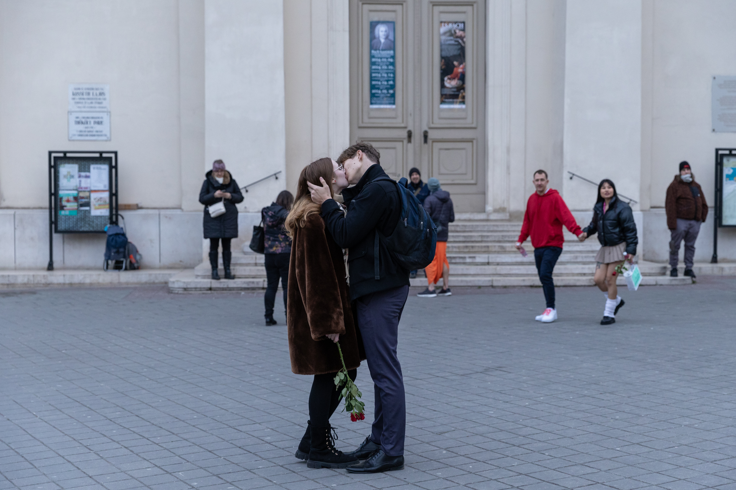 Hosszú csókkal ünnepelték a párok a Valentin-napot Budapesten – fotók