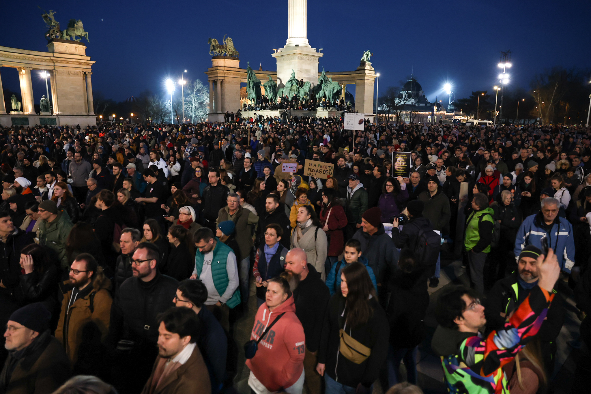 Több mint 150 ezren lehettek a pénteki tüntetésen az RTL számításai szerint