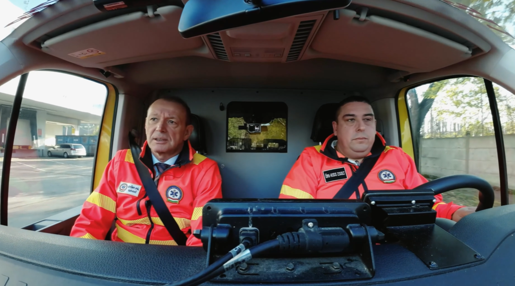 Győrfi Pál videóban magyarázza el, hogyan segíts, és hogyan ne a mentősöknek