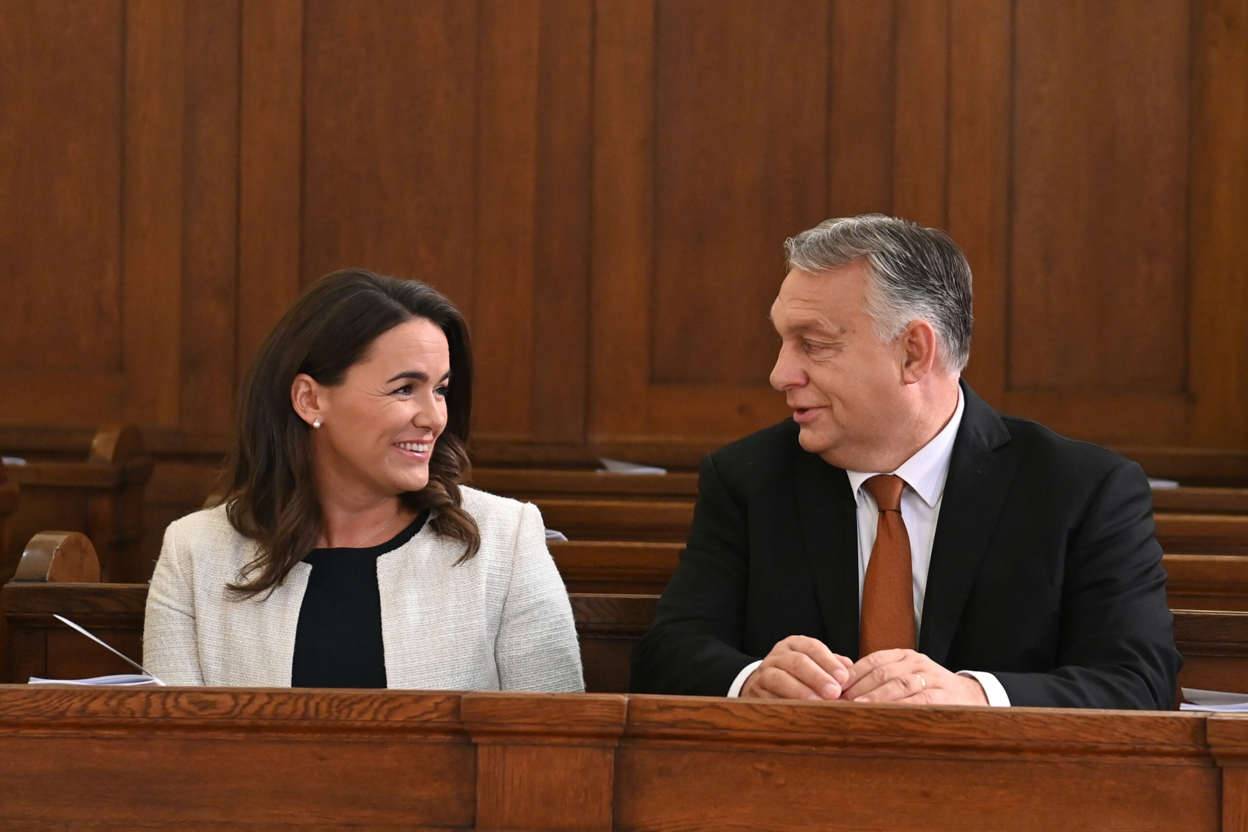 Alig köszönt le Novák Katalin, máris 653 ezer forinttal többet kap havonta – Orbán Viktor fizetése 814 ezer forinttal nő