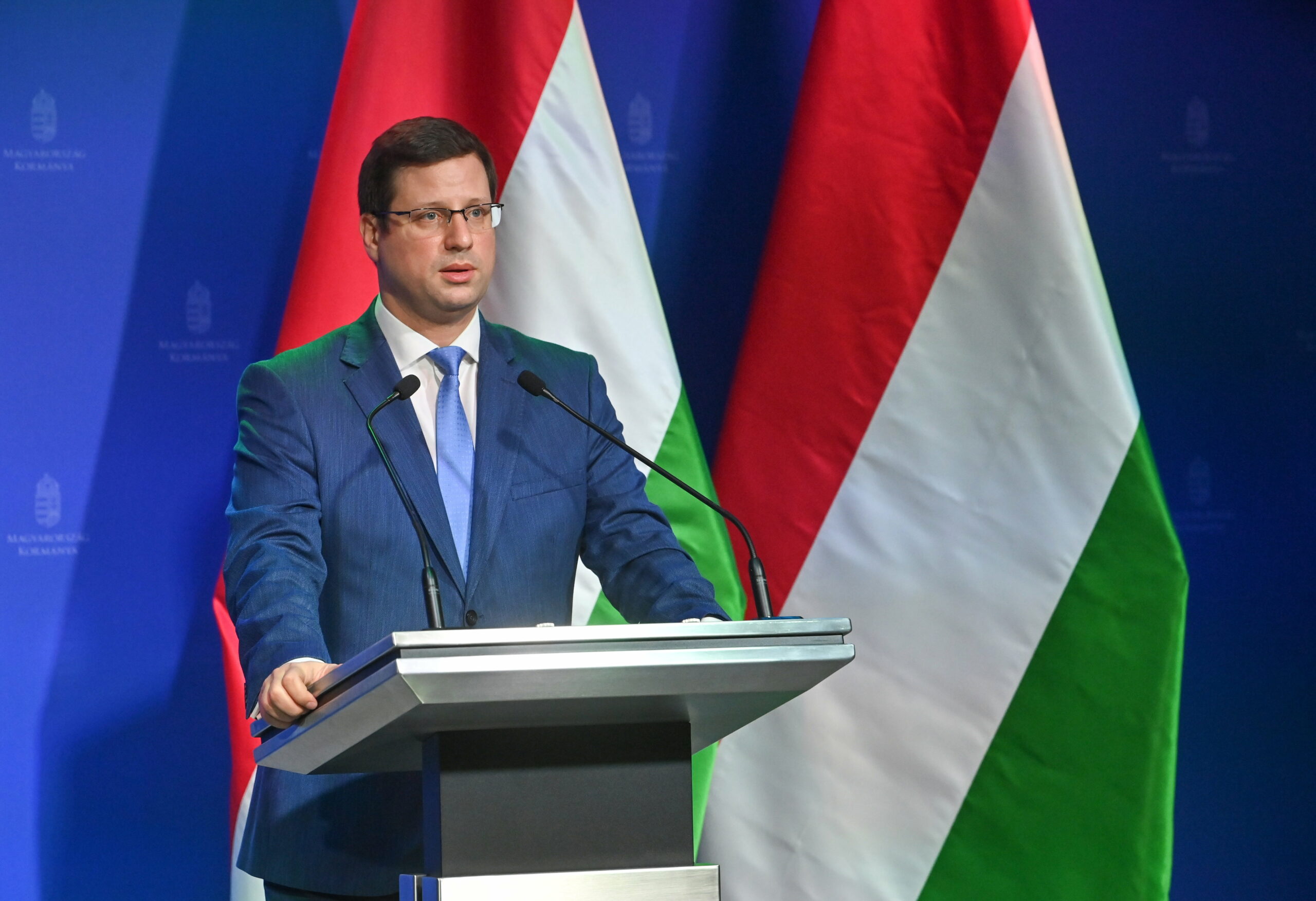 Nem hajlandó beszélni a kormány Gulyás Gergely egészségi állapotáról, akit 10 napja műtöttek meg