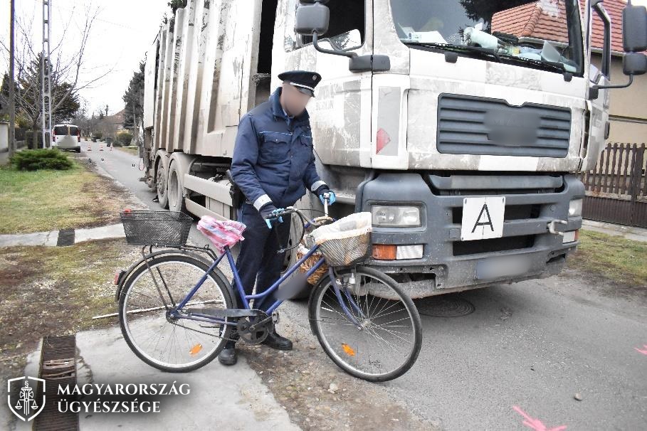 Elütötte a kukásautó, majd át is hajtott a monori asszonyon, a nő a helyszínen meghalt