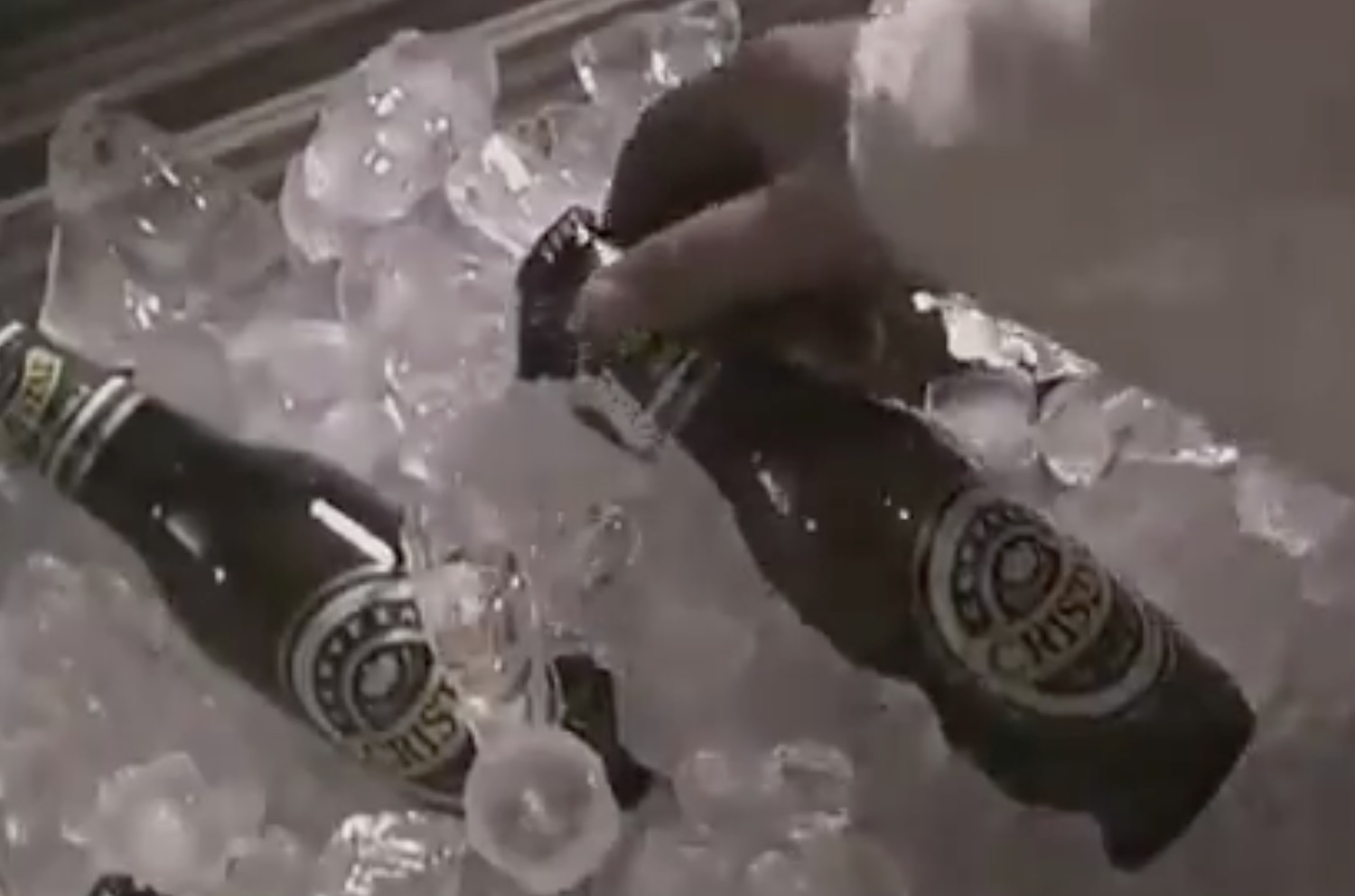 A világ legmegosztóbb reklámja: szünet helyett a Star Warsba építették egy sör hirdetését Chilében
