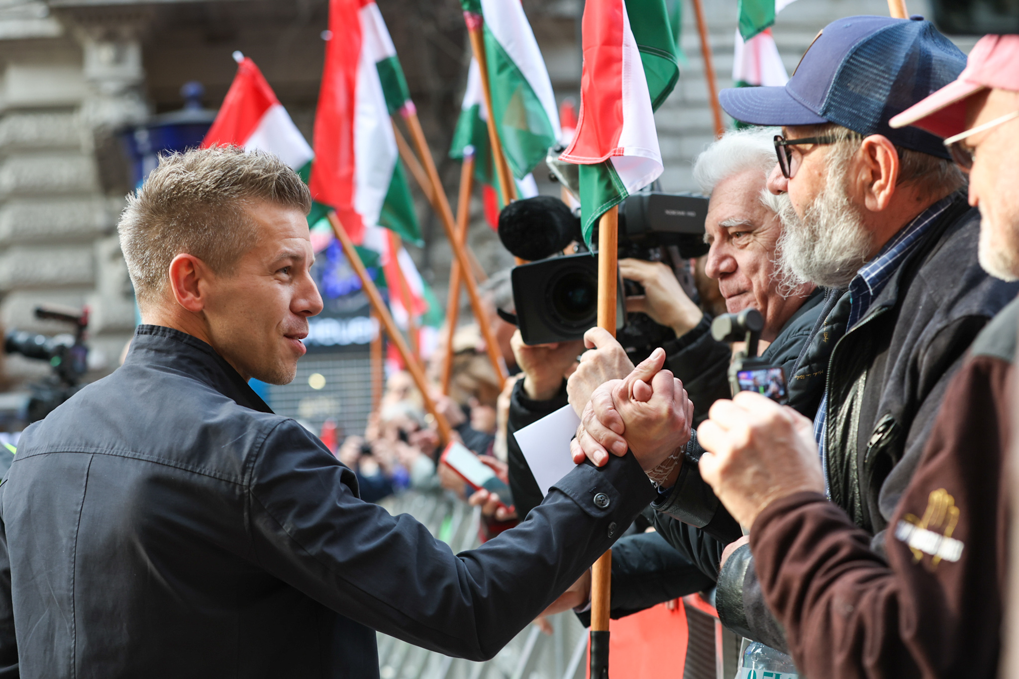 Magyar Péter üzent a március 15-i zászlóbontása után: Folytatjuk és visszavesszük a hazánkat