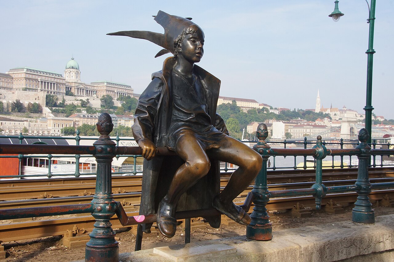 KVÍZ: 10 híres, magyar, köztéri szobor – ismered őket?