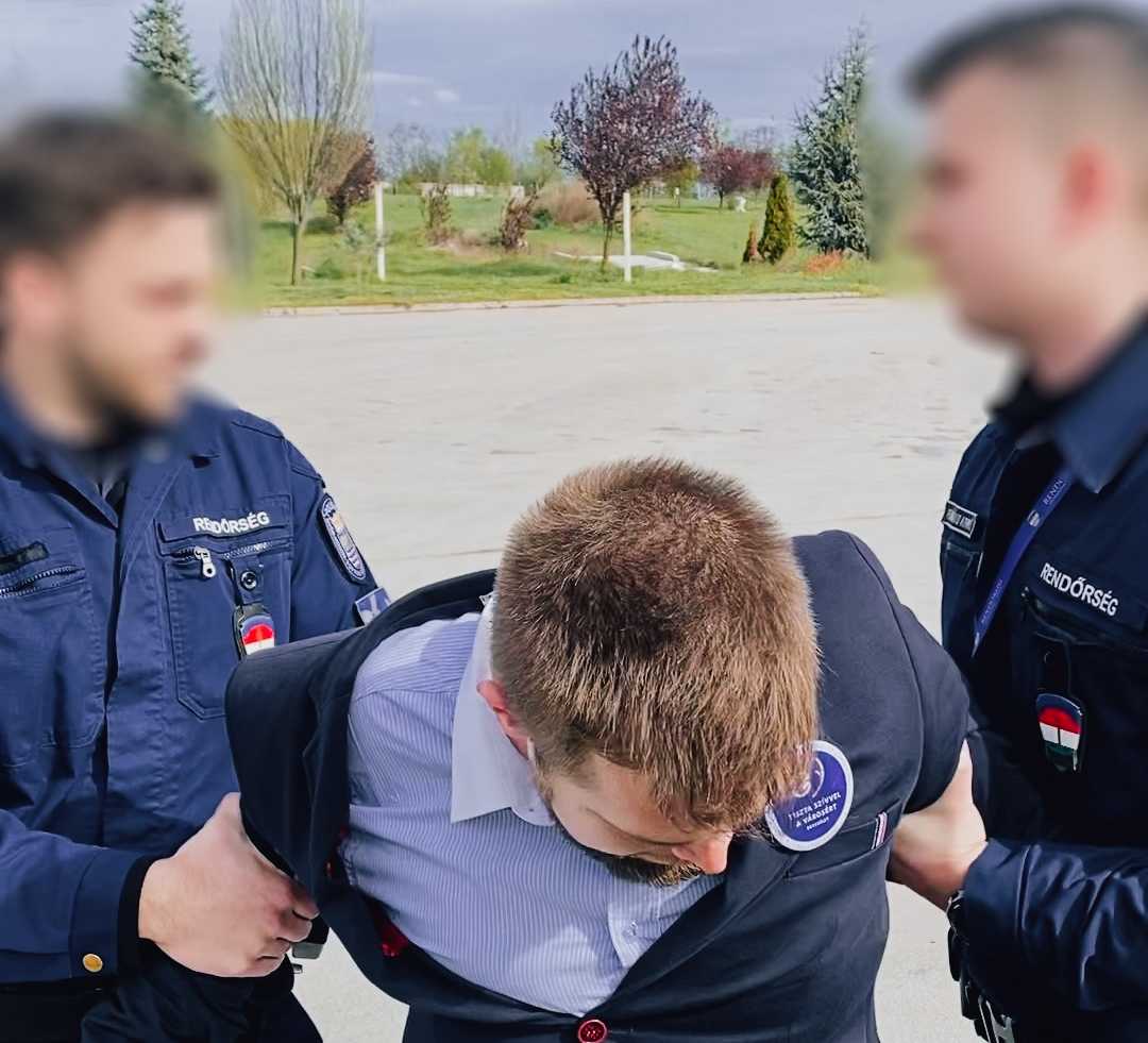 Rendőrök vitték el az ellenzéki polgármesterjelöltet Győrben