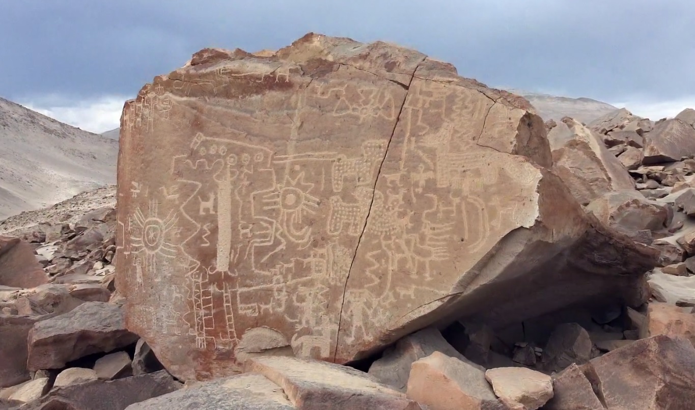 Pszichedelikus zenére bulizó sámánokat ábrázolhatnak a 2000 éves köveken talált rajzok