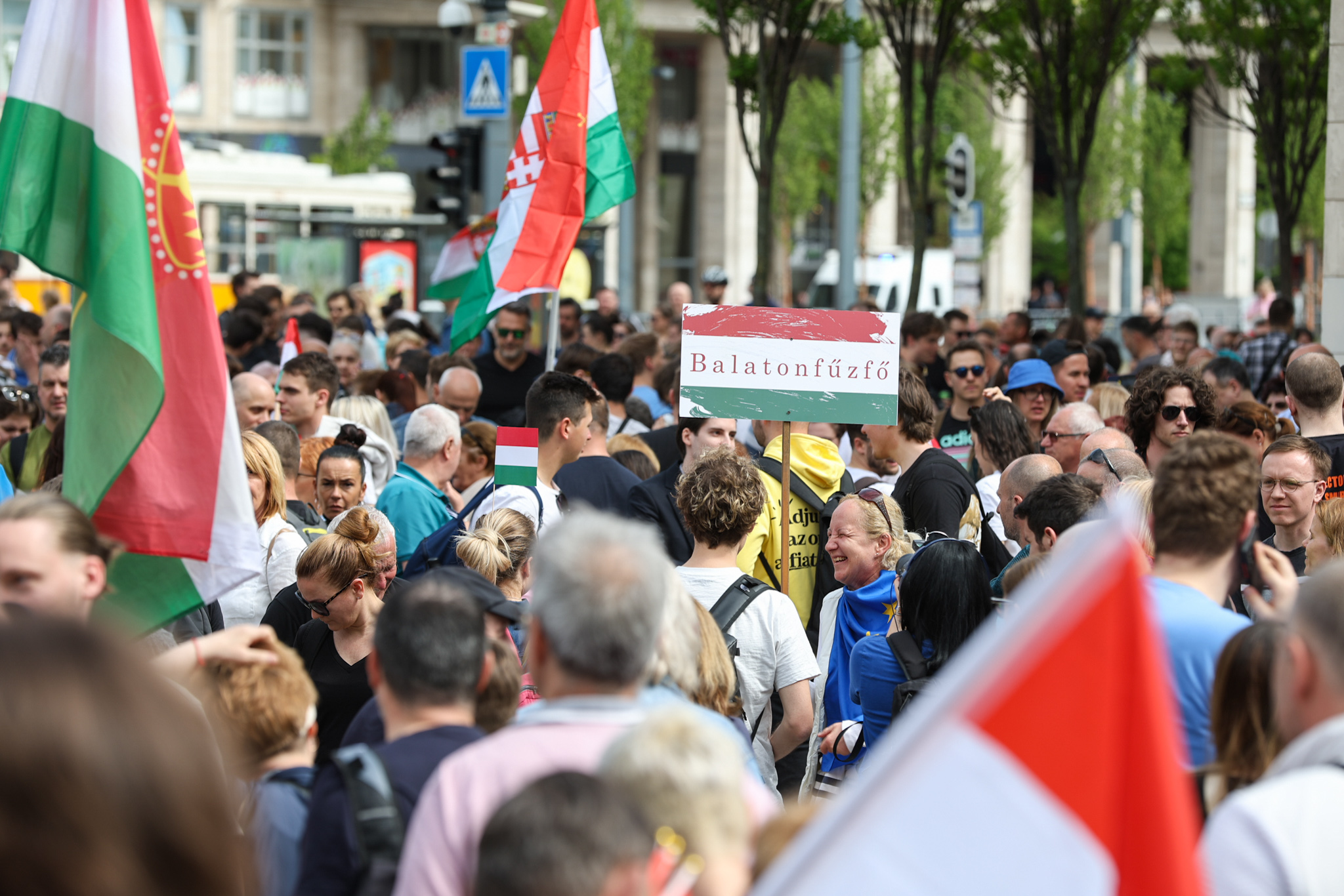 Madártávlatból: ilyen látványt nyújtott a hatalmas vonuló tömeg a Magyar Péter tüntetésén