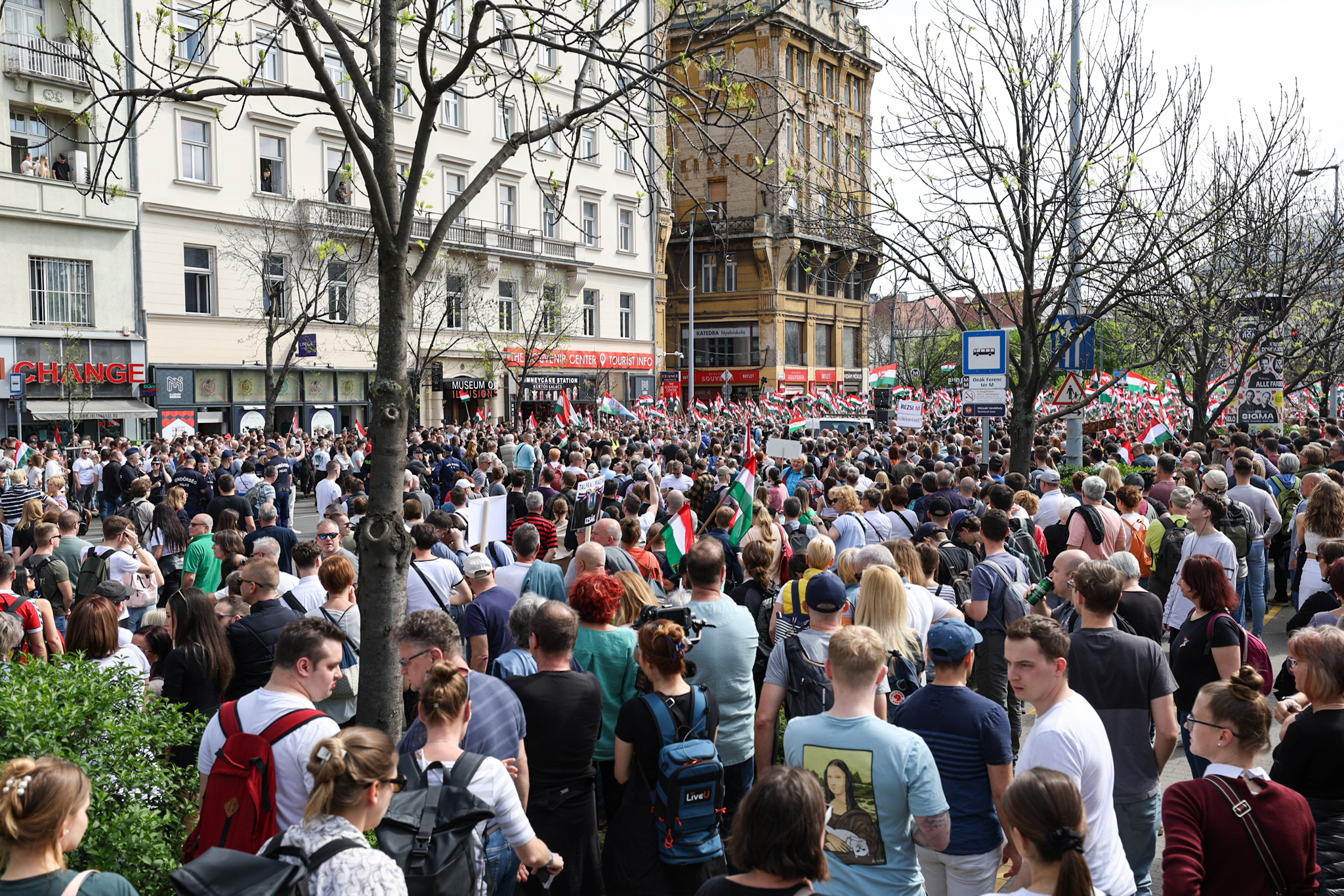 35 ezren nézik Magyar Péter élő közvetítését a tüntetésről