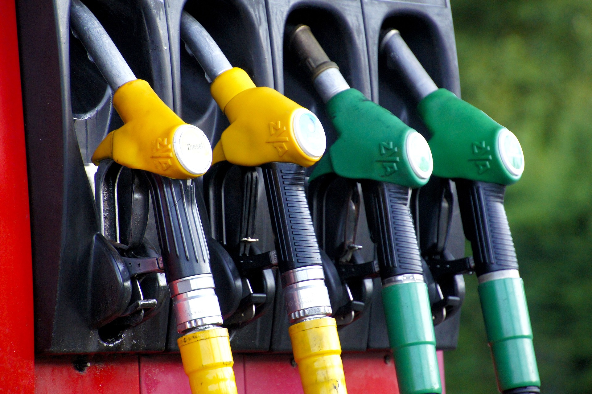 Rossz hír az autósoknak: tovább drágulnak az üzemanyagok szerdán