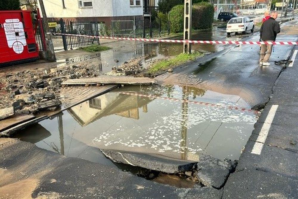 Megszólalt a vízművek a csőtörésről, ami megbénította Mátyásföldet: egy 75 éves vezeték tört el