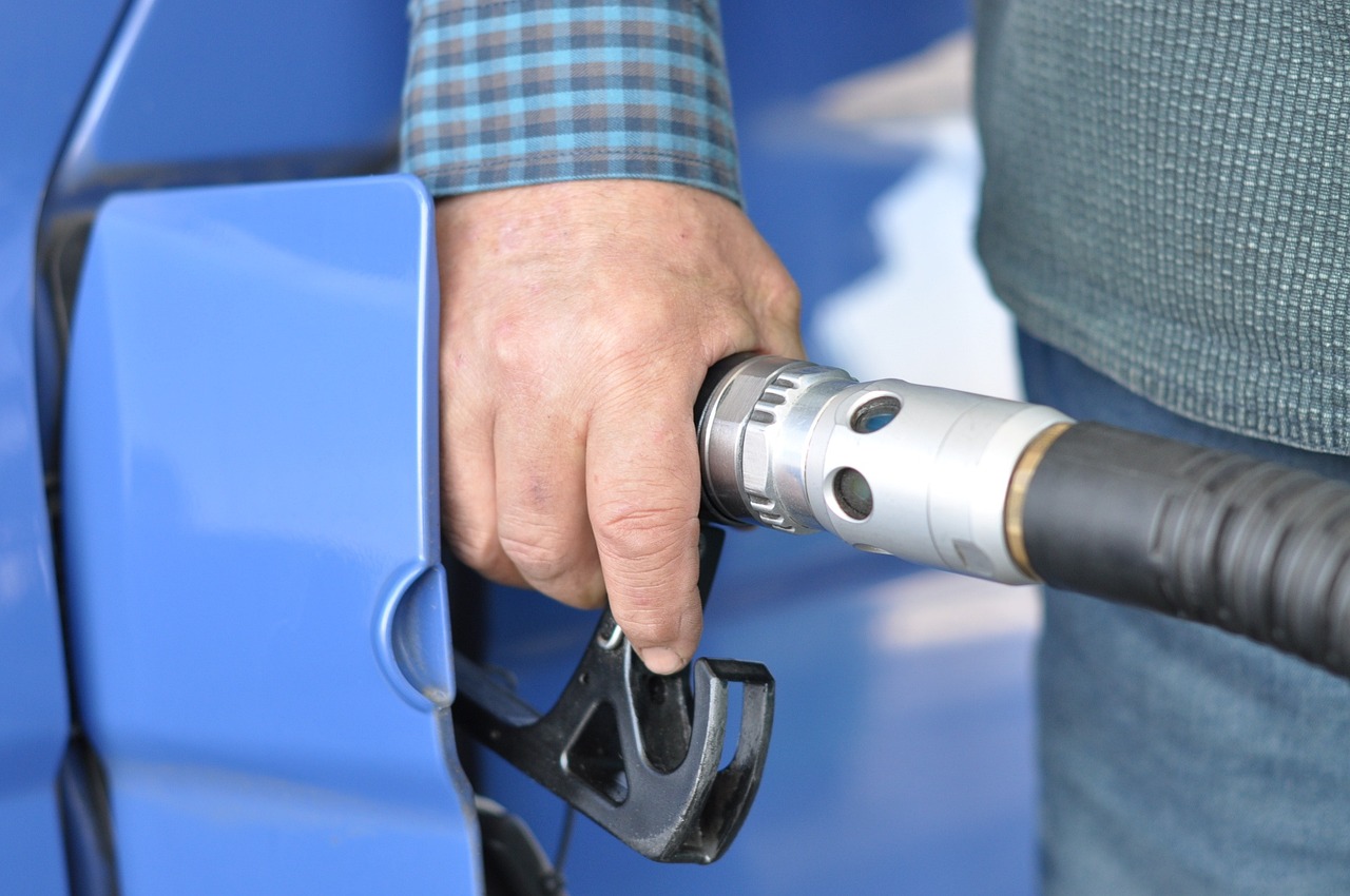 „Minimális a nyereség” -  egekben a benzin ára, de a kereskedők szerint ezt nem ők, hanem a magas adók okozzák