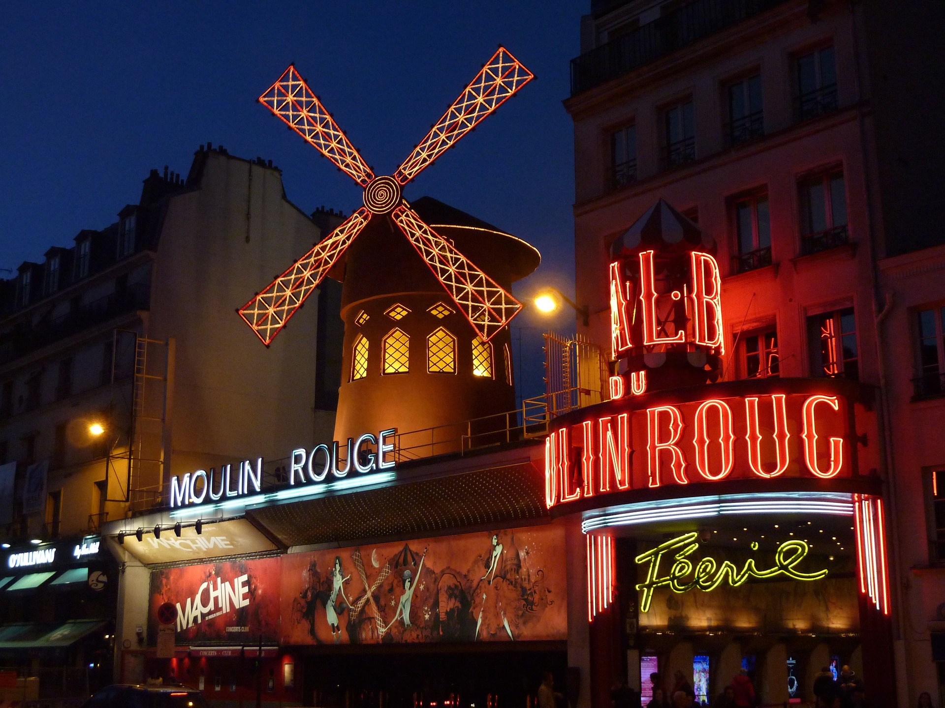 Videó: leszakadtak a legendás párizsi Moulin Rouge lapátkerekei